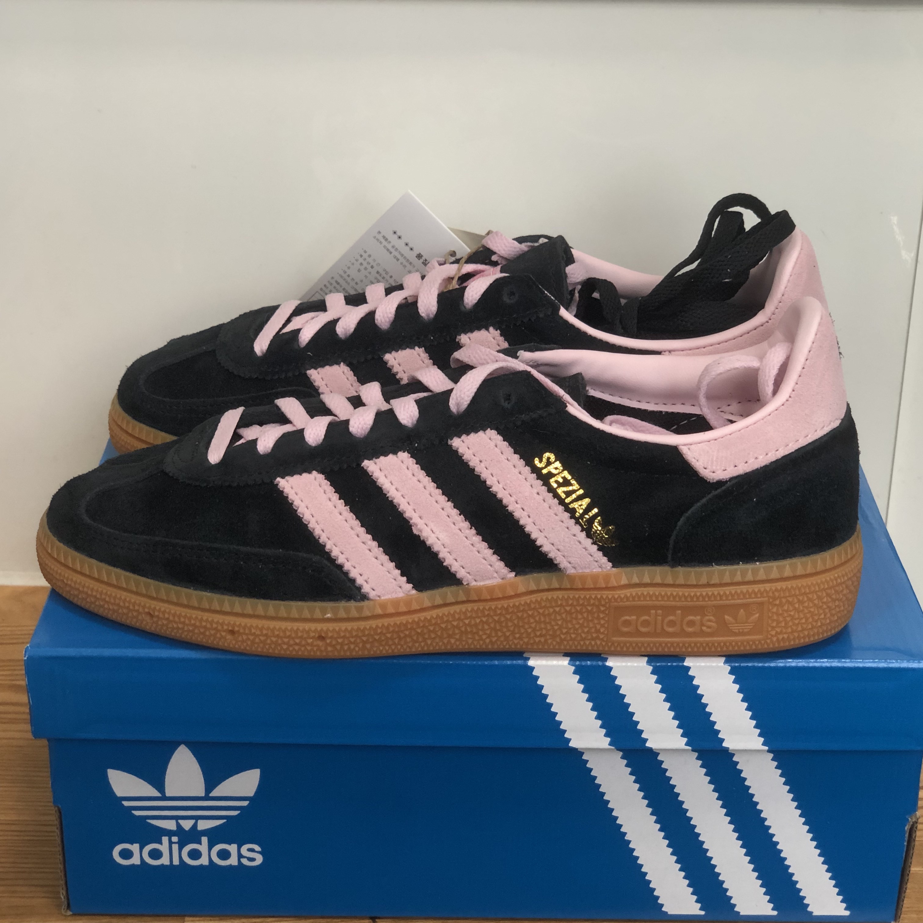 (W) Adidas Spezial Handball Core Black Clear Pink 착용 스타일