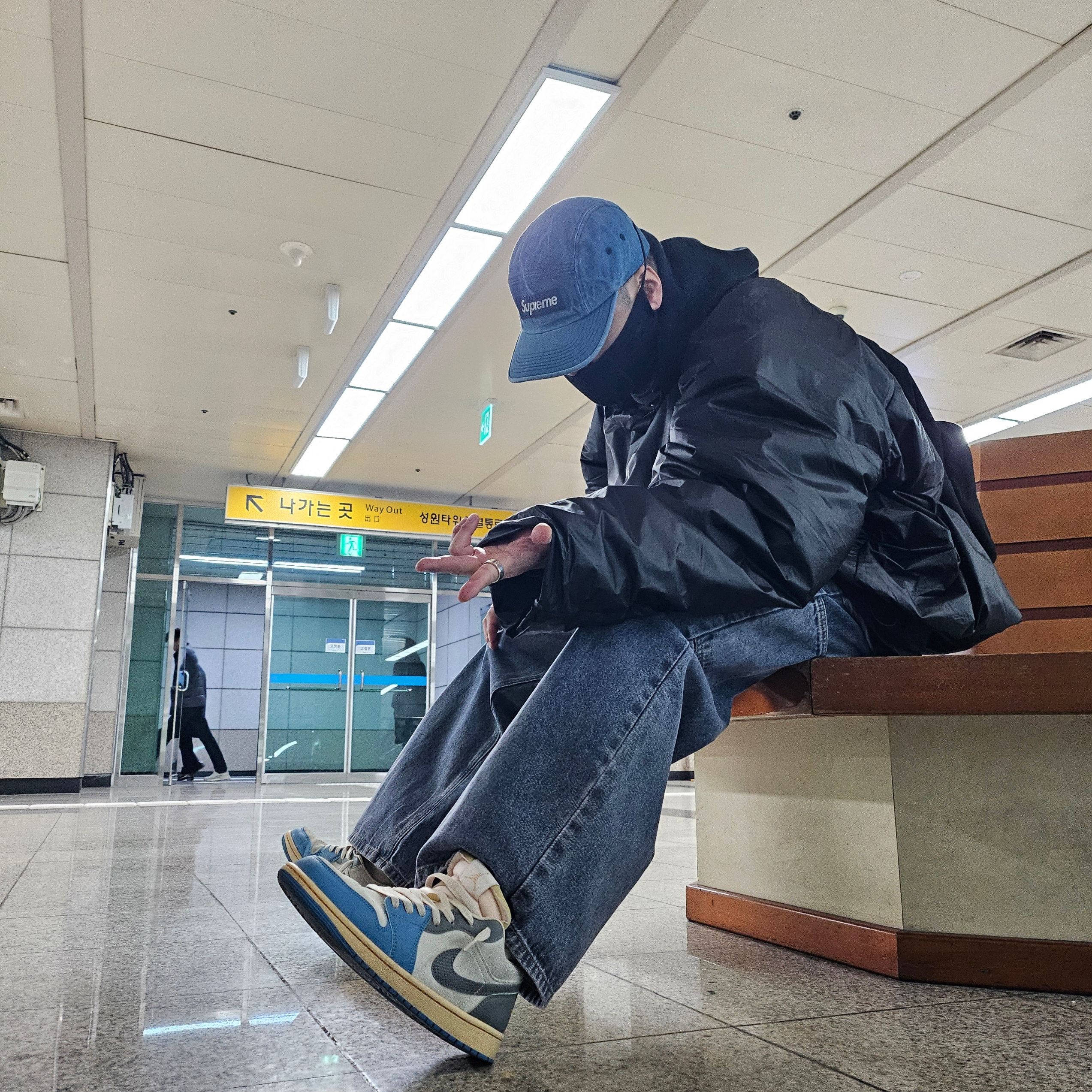 Supreme Washed Chino Twill Camp Cap Denim - 23FW, HRTM x NAROO V101 Half Balaclava Black 착용 스타일 - 1