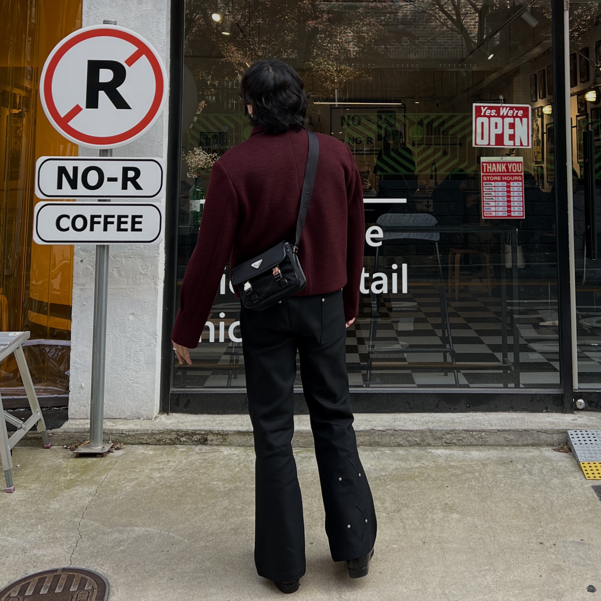 Prada Re-Nylon and Saffiano Leather Shoulder Bag Black 착용 스타일 - 1