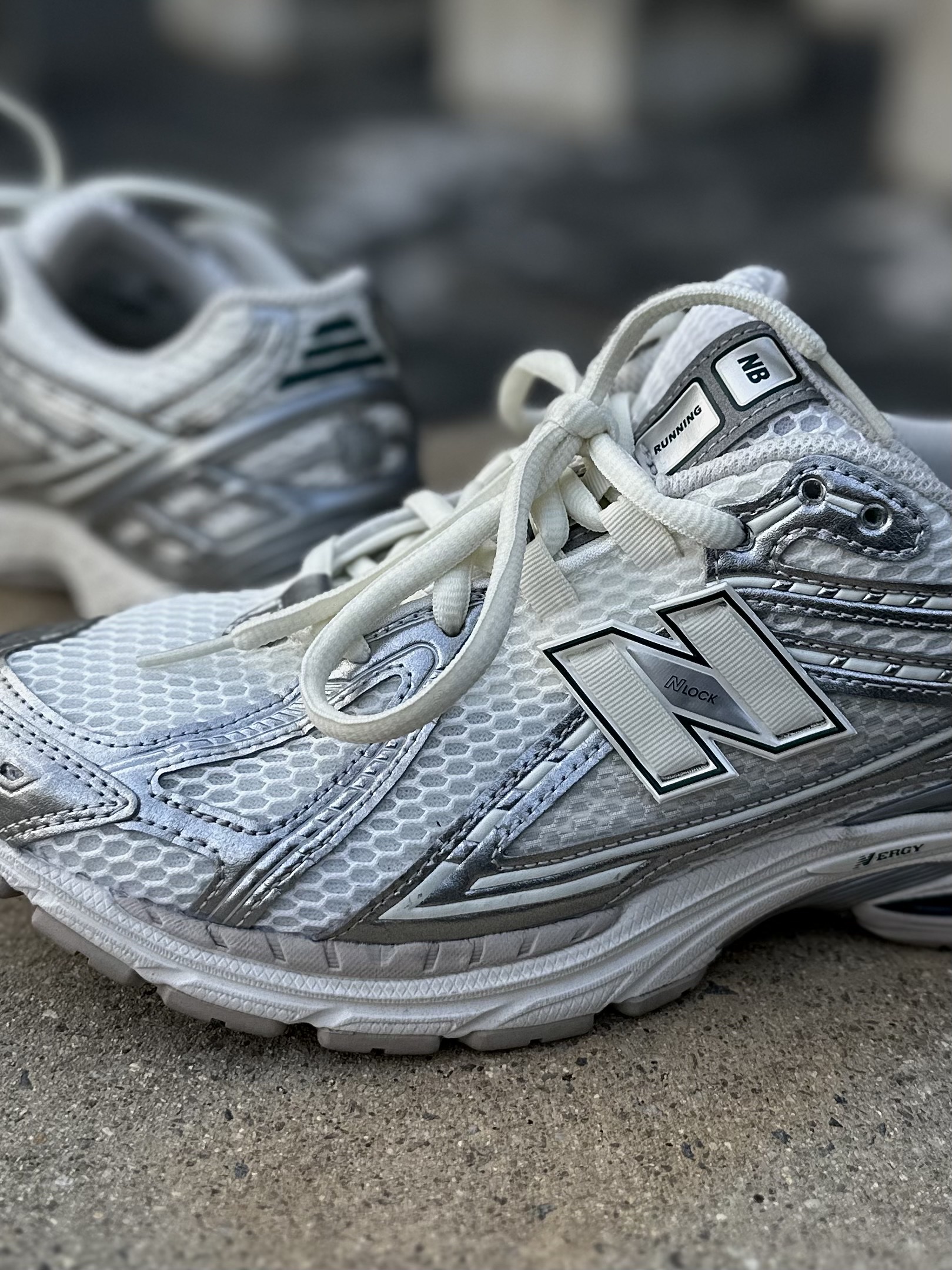 New Balance 1906R Silver Metallic Sea Salt 착용 스타일 - 8