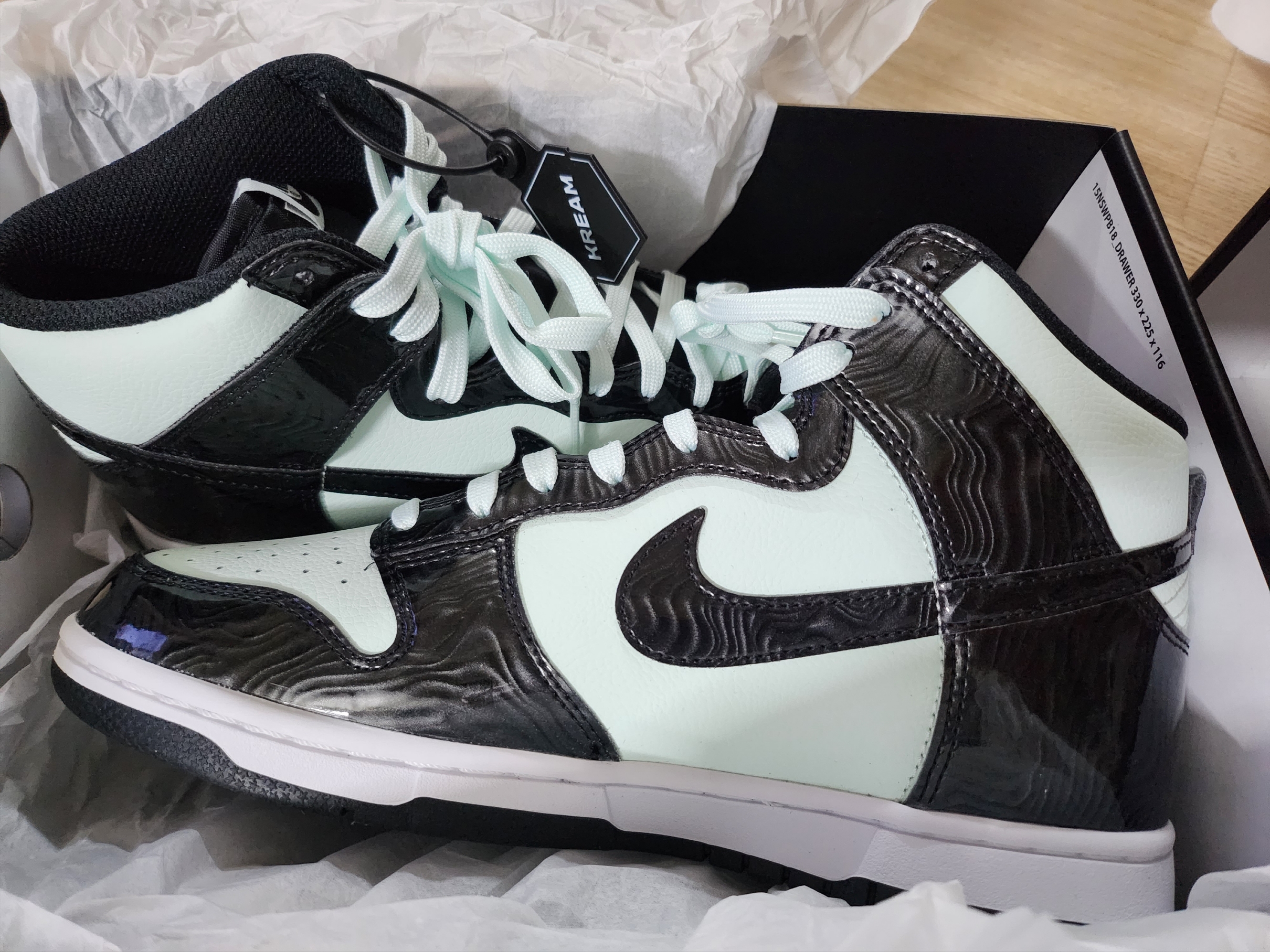 Nike Dunk High Barely Green 착용 스타일 - 2