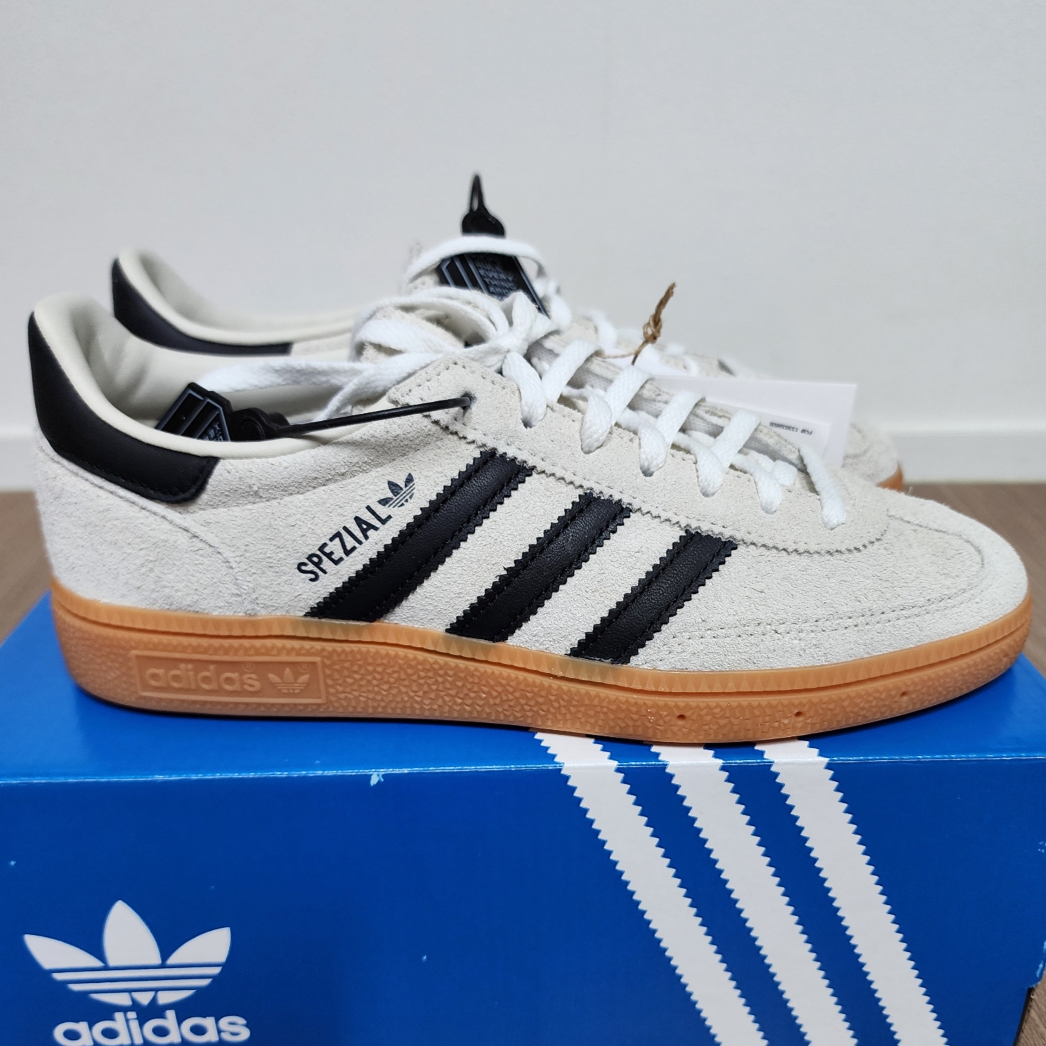 (W) Adidas Spezial Handball Aluminium Core Black 착용 스타일 - 2