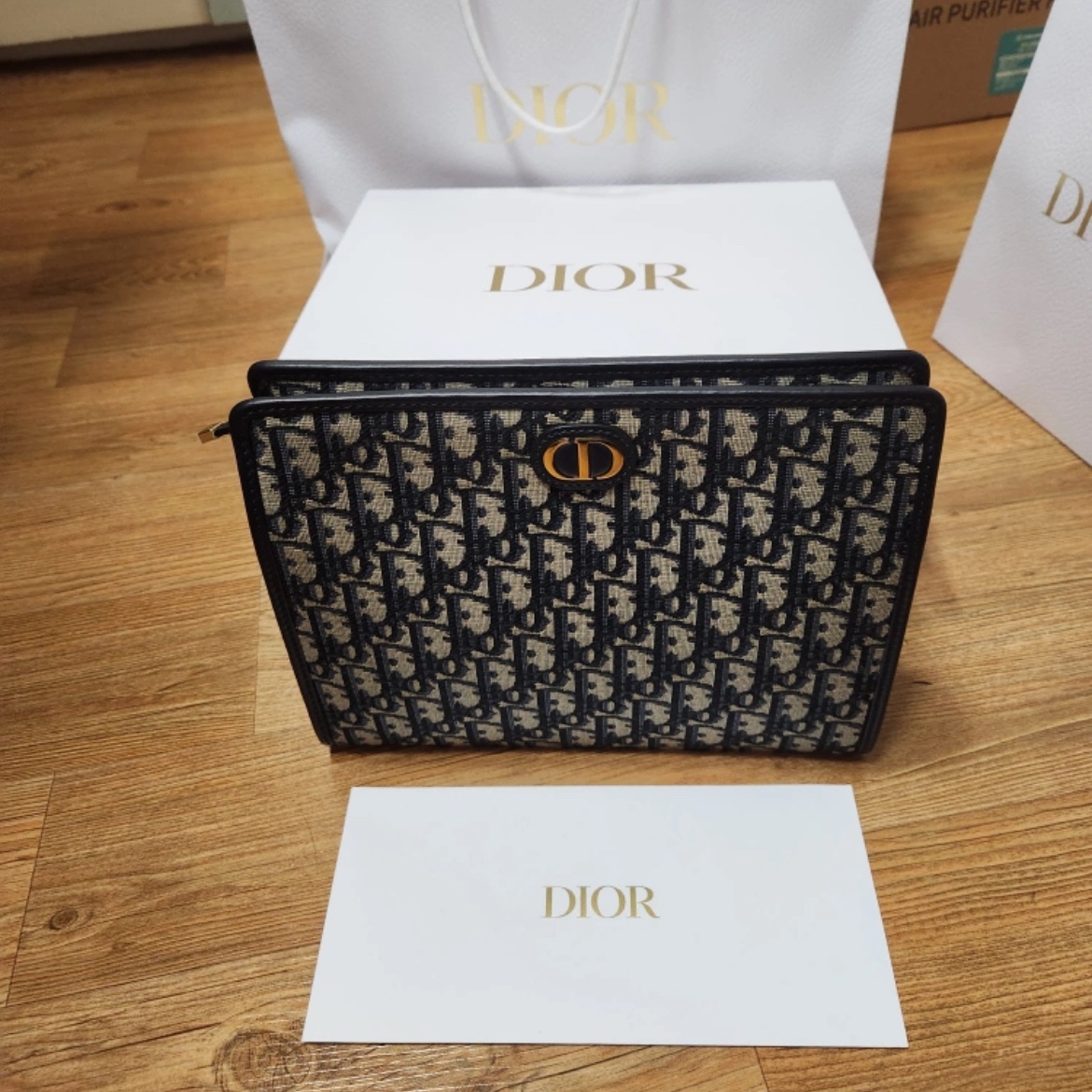 Dior 30 Montaigne Pouch Blue Dior Oblique Jacquard 착용 스타일
