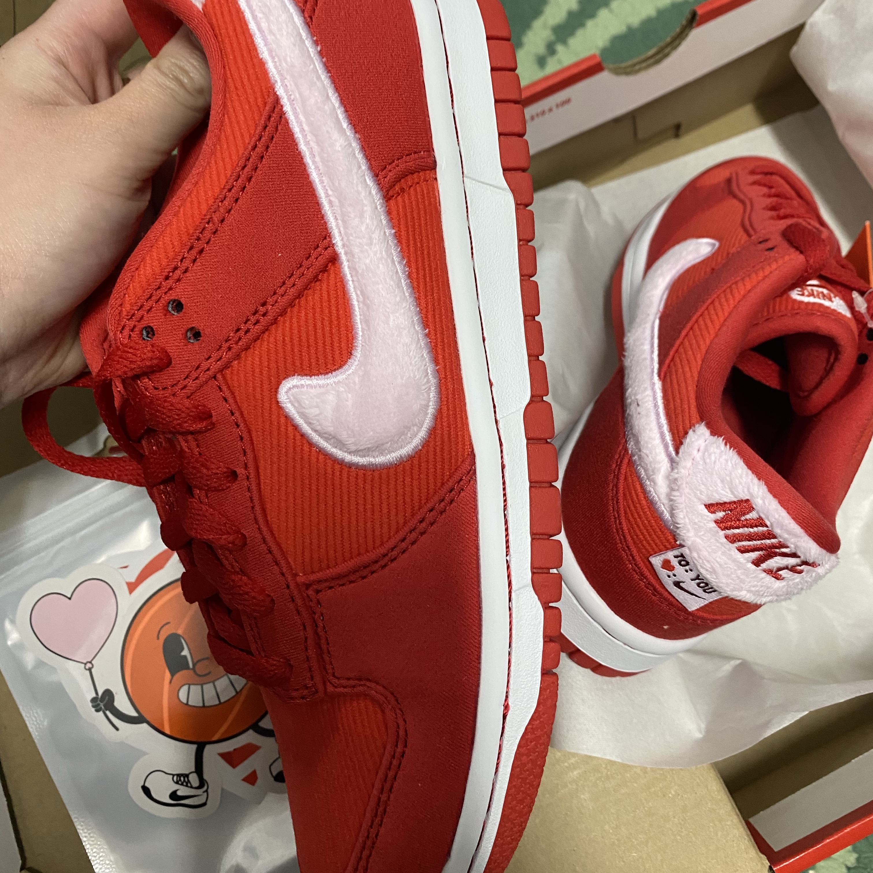 (GS) Nike Dunk Low Valentine Day Fire Red 착용 스타일 - 1