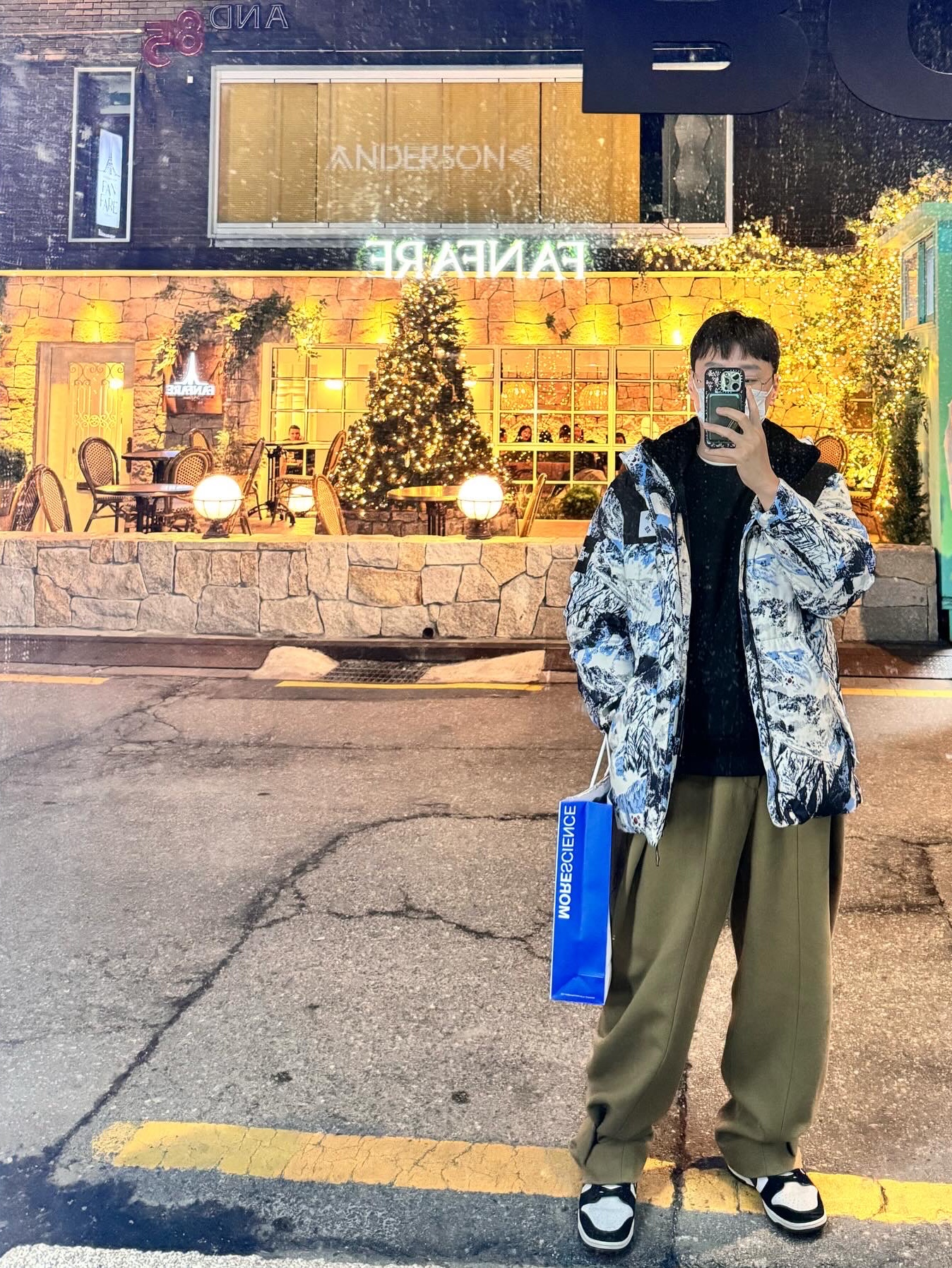 The North Face 22 Beijing Team Korea Down Parka Replica White, Wooyoungmi Luminous Jellyfish Back Logo Sweatshirt Black - 24SS 착용 스타일 - 1