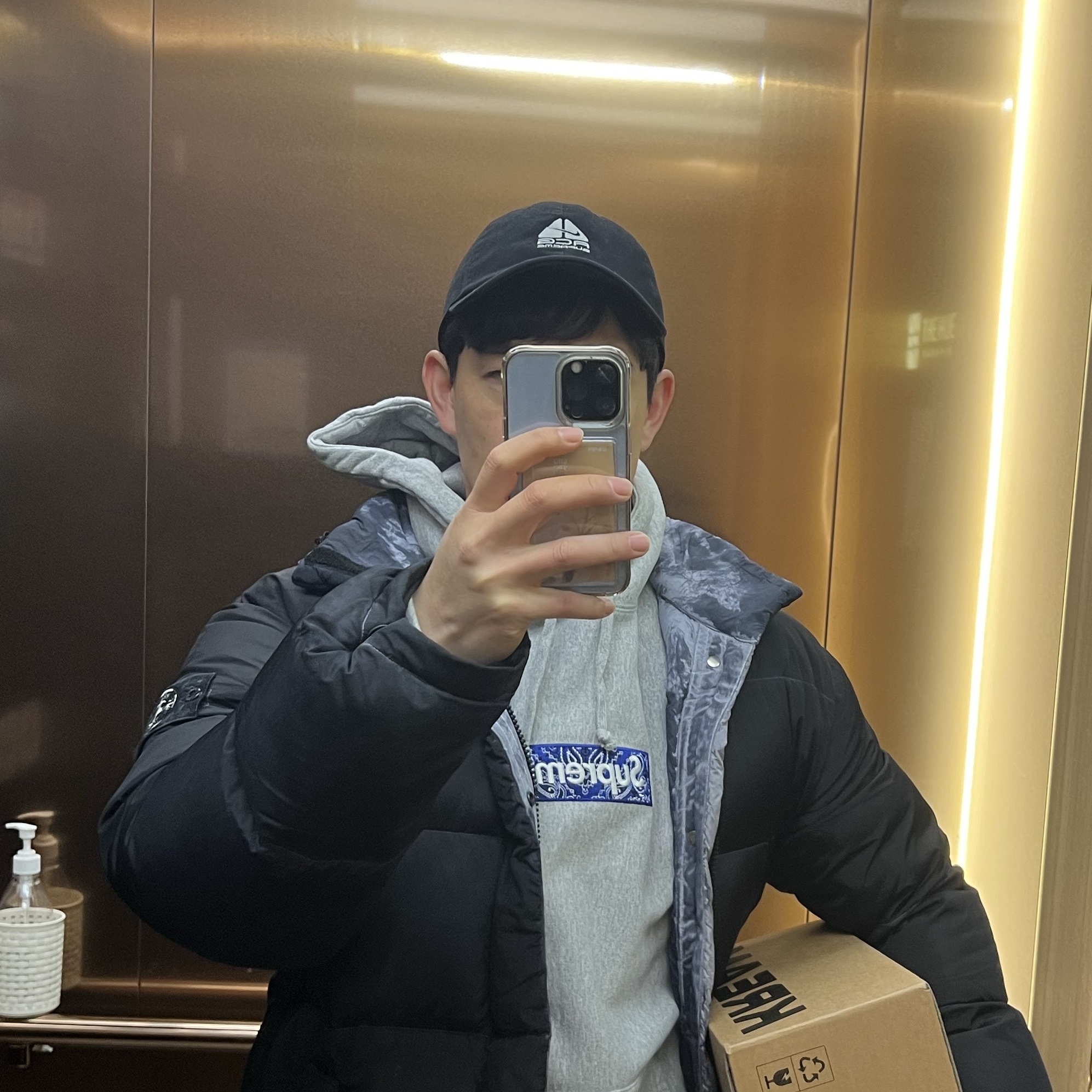 Supreme Bandana Box Logo Hooded Sweatshirt Heather Grey - 19FW, Supreme x Nike ACG Denim 6-Panel Black - 22FW 착용 스타일