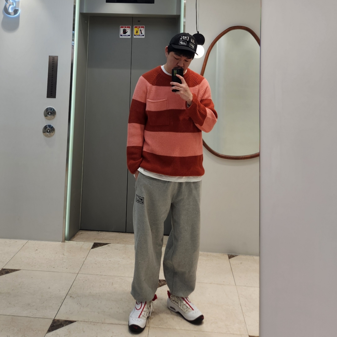 Nike Air Shake NDestrukt White Red, Nike x Stussy NRG Fleece Pants Dark Grey Heather (DO9340-063) 착용 스타일