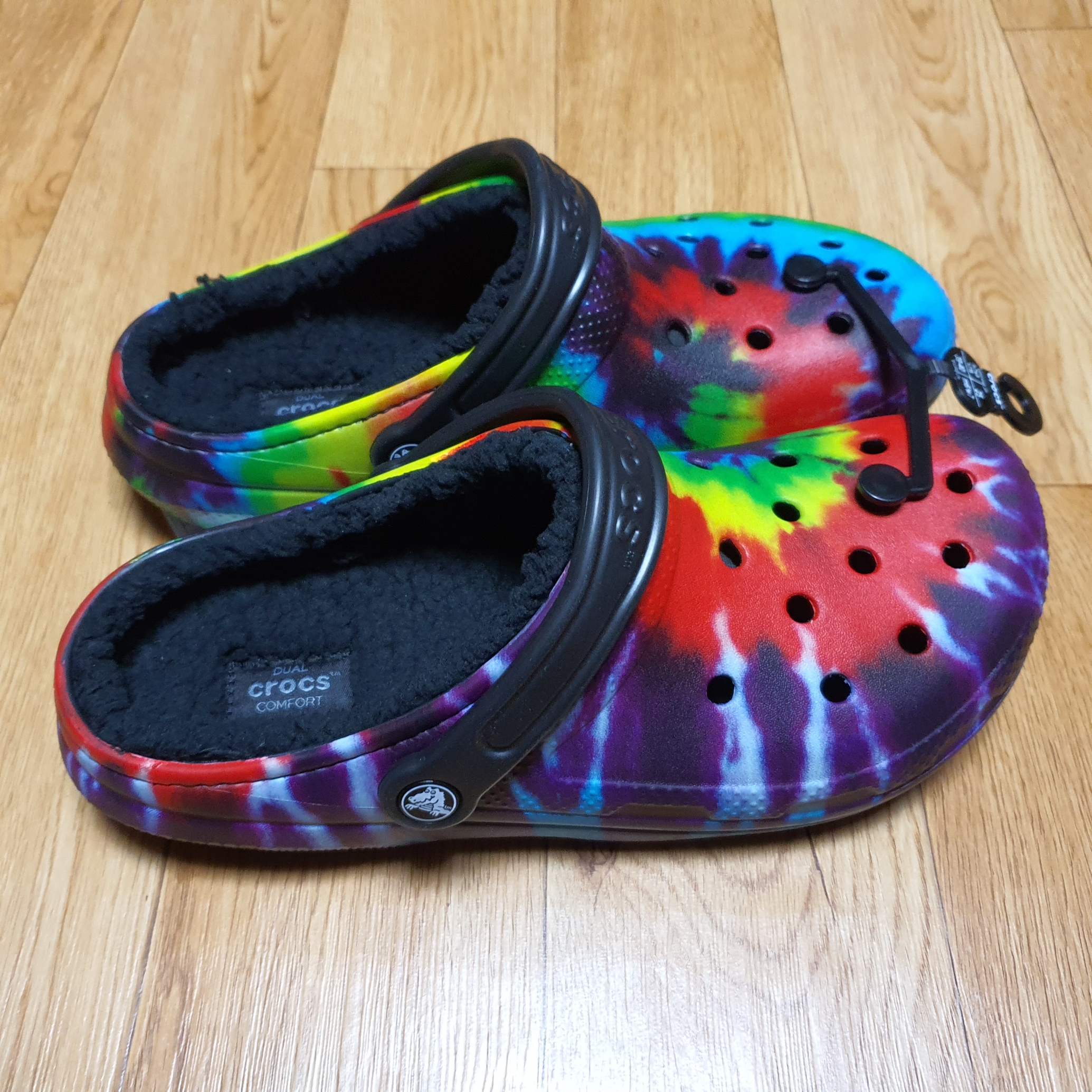 Crocs Classic Lined Tie Dye Clog Multi Black 착용 스타일