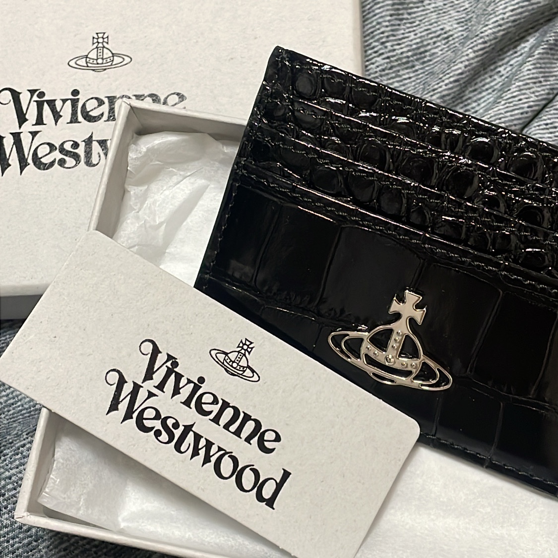 Vivienne Westwood Crocodile Card Holder Black 착용 스타일