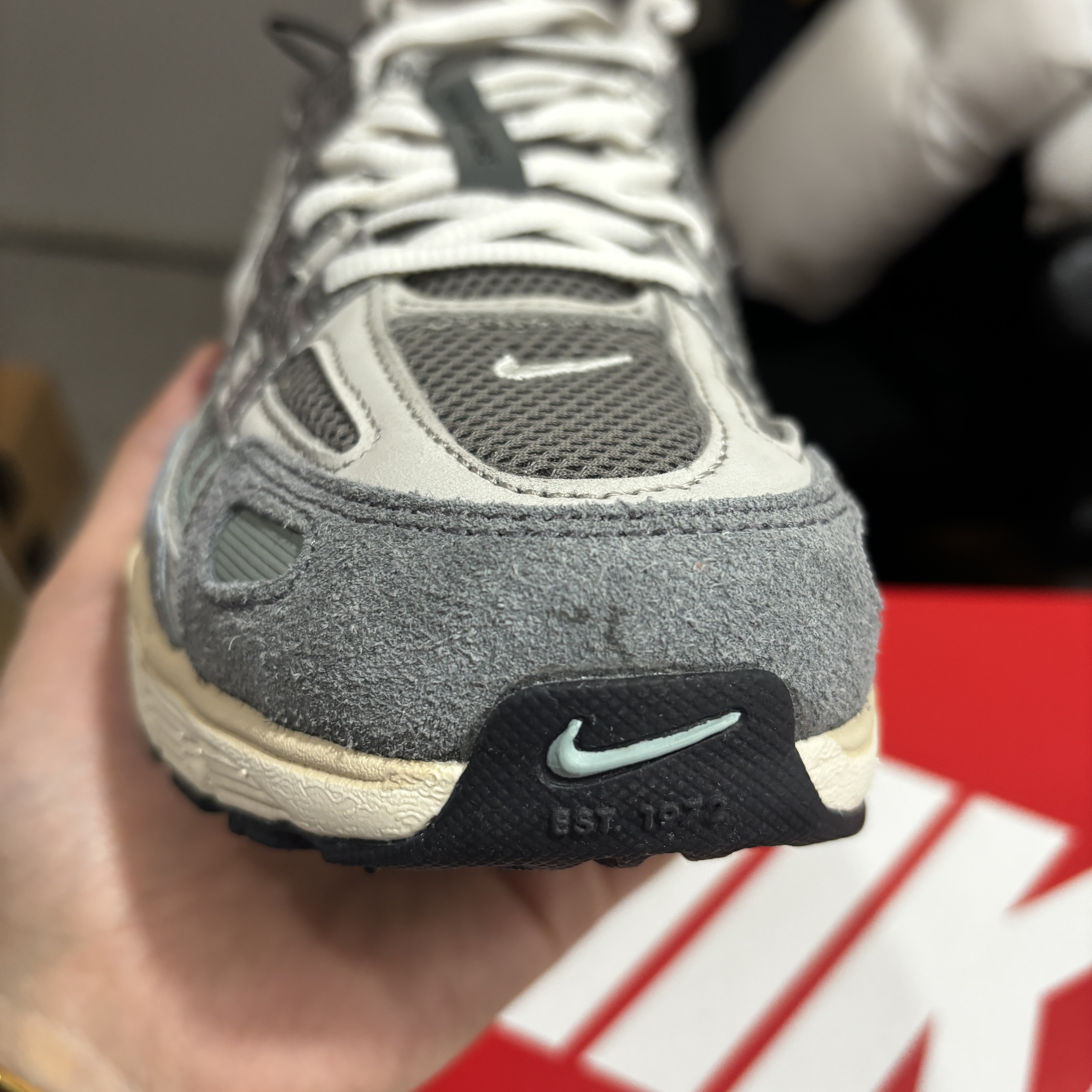 Nike P-6000 Flat Pewter Light Iron Ore 착용 스타일 - 2