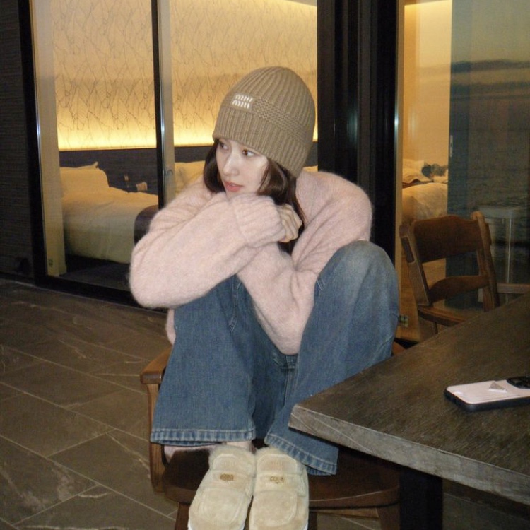 (W) Miu Miu Knit Beanie White 착용 스타일