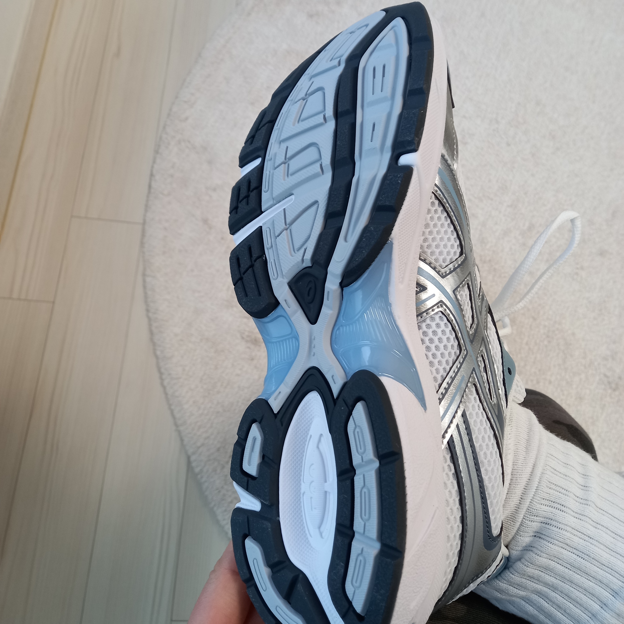Asics Gel-1130 White Shark Skin 착용 스타일 - 5