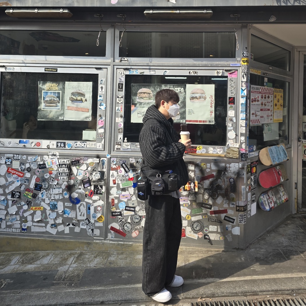 Nike x Stussy NRG Striped Wool Jacket Black (DR4023-010), Ader Error x Eastpak Shoulder Bag Black 착용 스타일