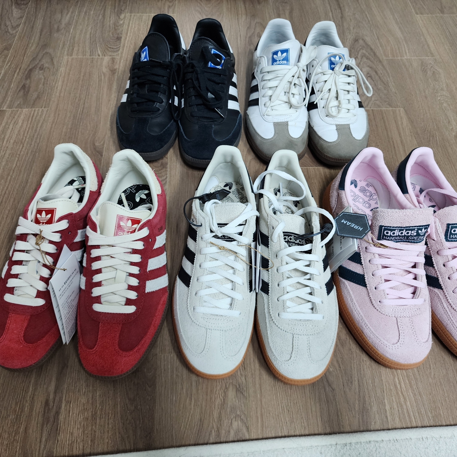 Adidas Samba OG Tal Better Scarlet Off White, (W) Adidas Spezial Handball Aluminium Core Black 착용 스타일
