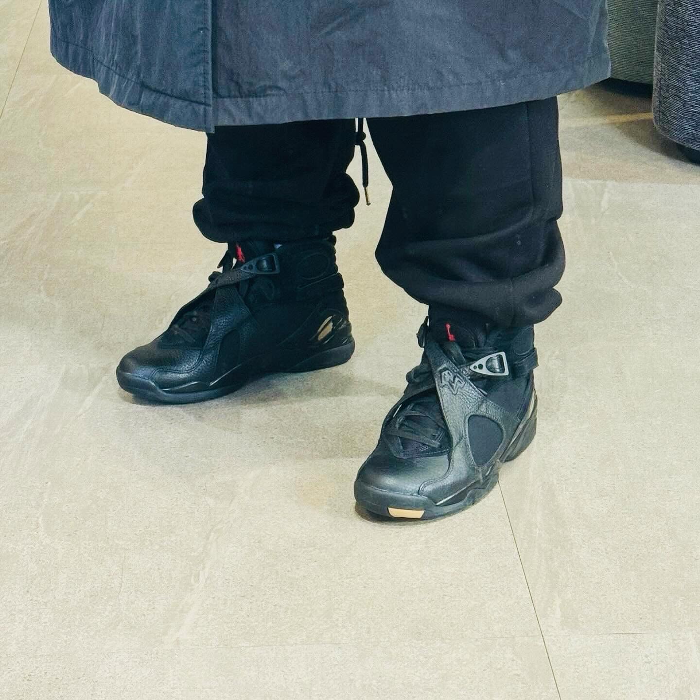 조던 8 레트로 드레이크 OVO 블랙 착용 스타일