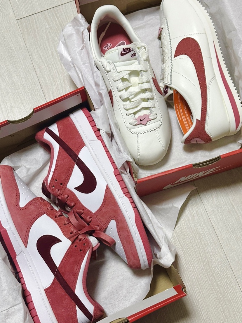(W) Nike Dunk Low Valentine Day White Adobe, (W) Nike Cortez SE Valentine Day Sail Adobe 착용 스타일