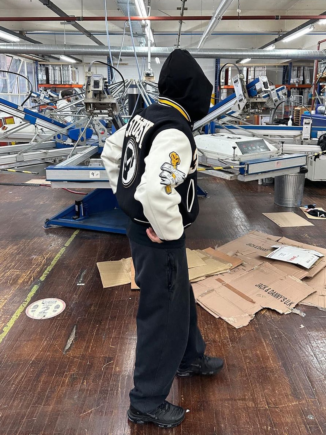 Stussy x Goldie Metalheadz 30 Varsity Jacket Black 착용 스타일 - 3