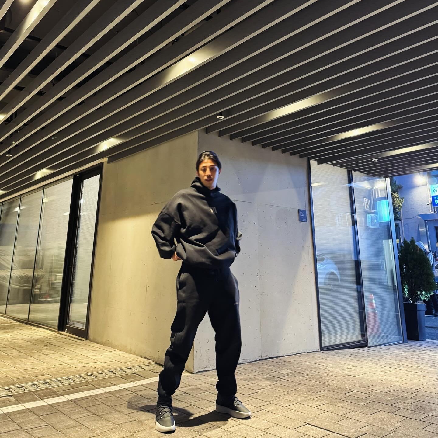 Adidas x Fear of God Athletics Heavy Fleece Sweatpants Black - KR Sizing, Adidas x Fear of God Athletics Heavy Fleece Hoodie Black - KR Sizing 착용 스타일 - 1