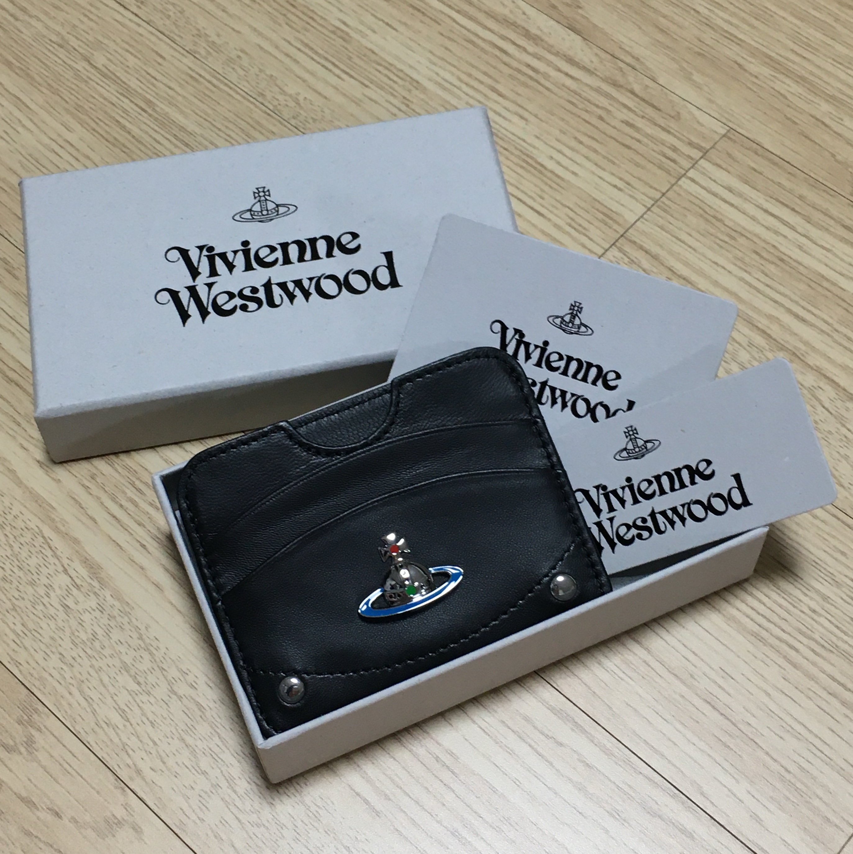 Vivienne Westwood Nappa Leather Half Moon Card Holder Black 착용 스타일 - 1