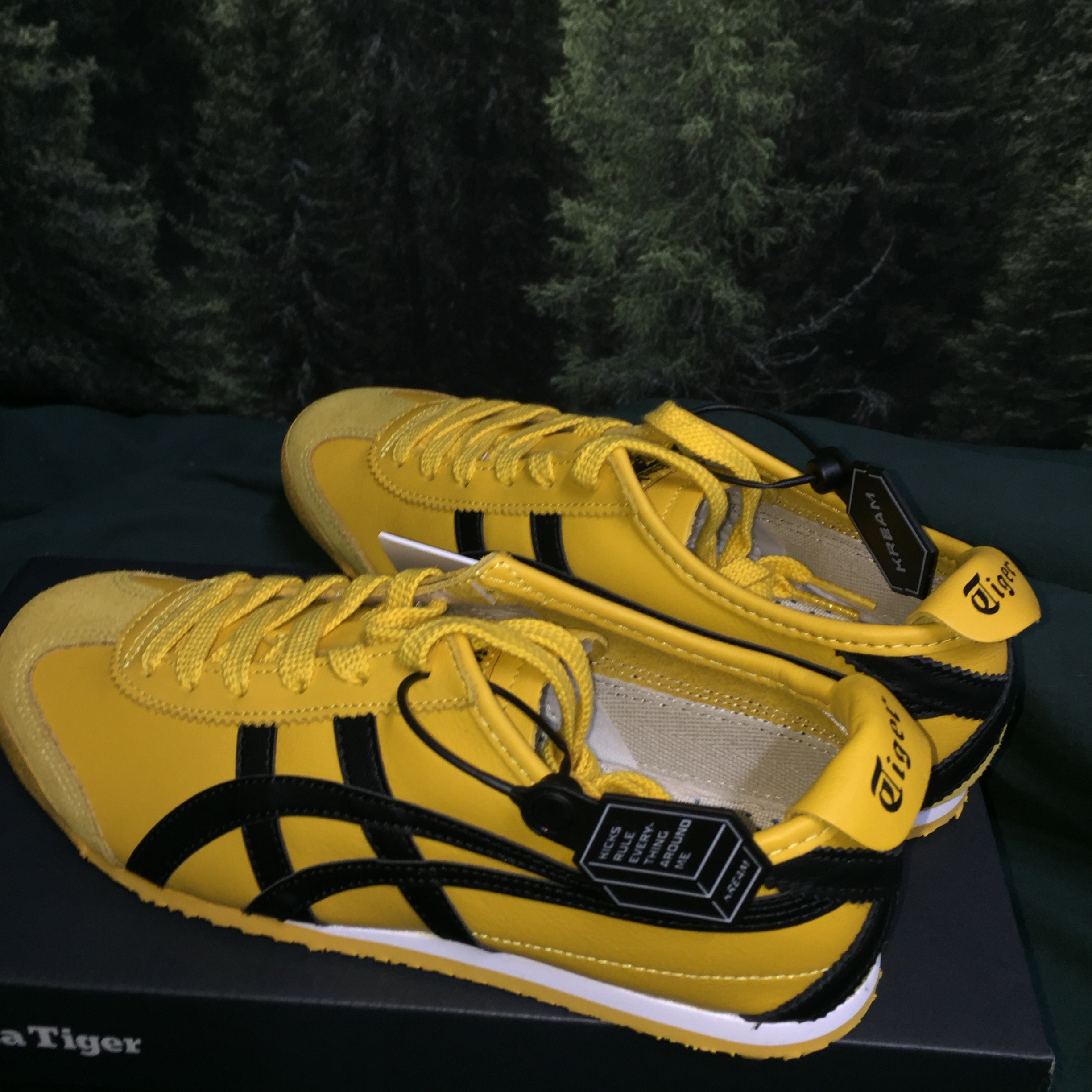 Onitsuka Tiger Mexico 66 Yellow Black 착용 스타일