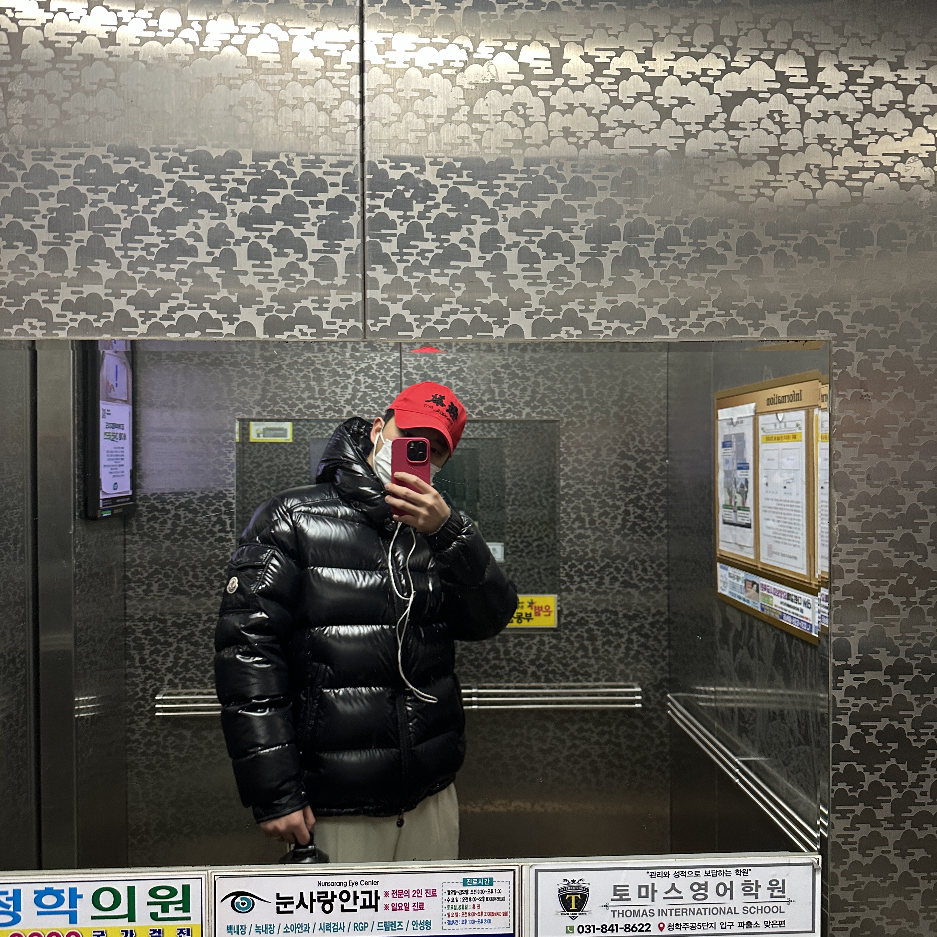 Moncler Maya Short Down Jacket Black - 23FW 착용 스타일