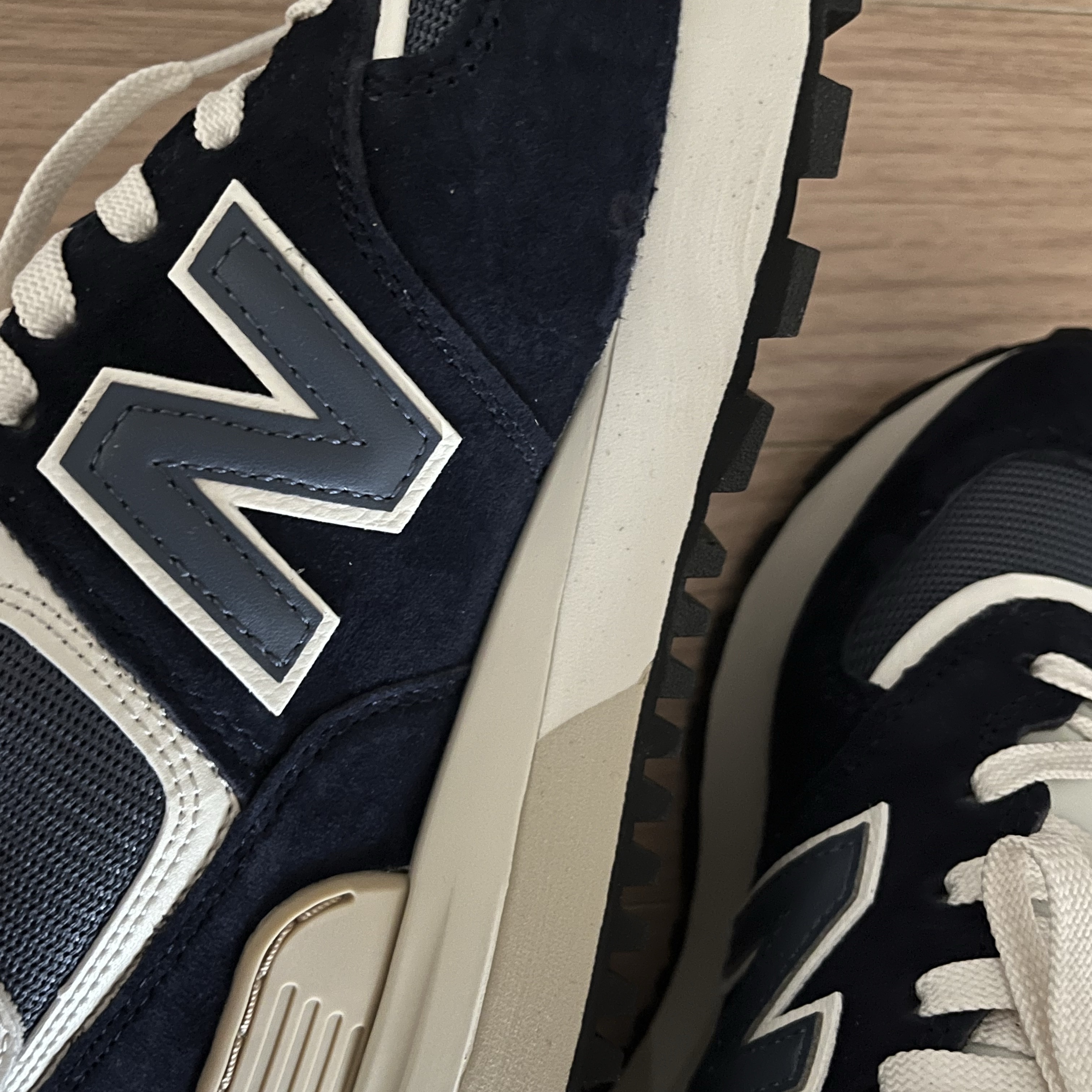 New Balance 574 Legacy Navy 착용 스타일
