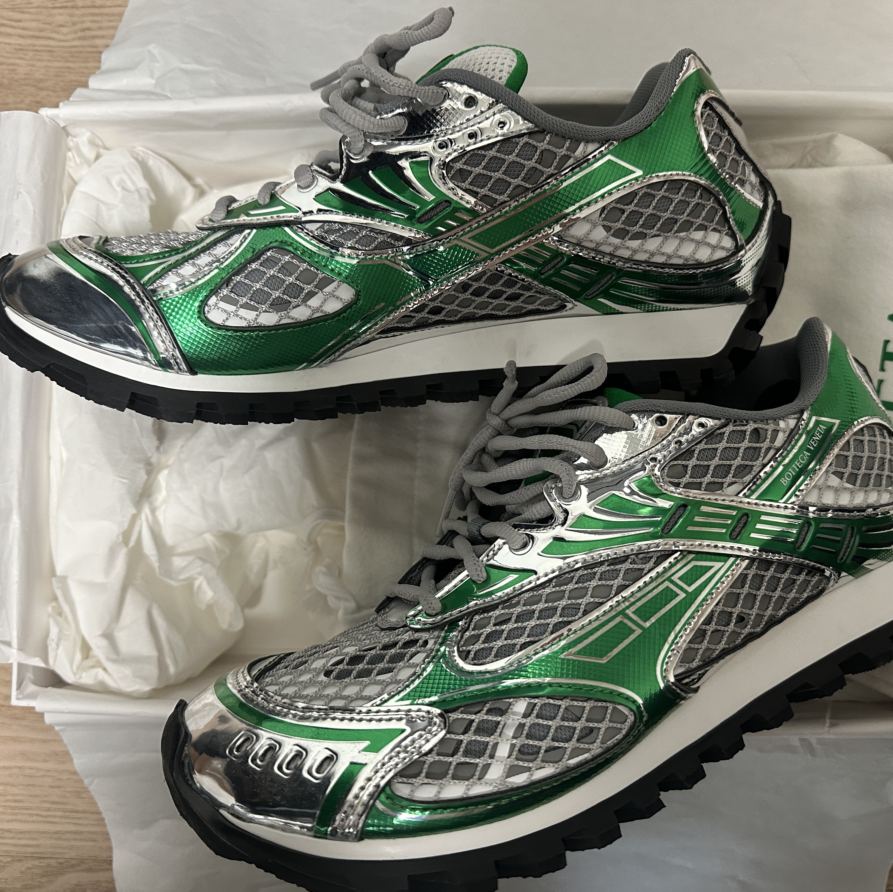 Bottega Veneta Orbit Sneaker Silver Parakeet, (W) Bottega Veneta Orbit Sneaker Silver Parakeet 착용 스타일 - 2