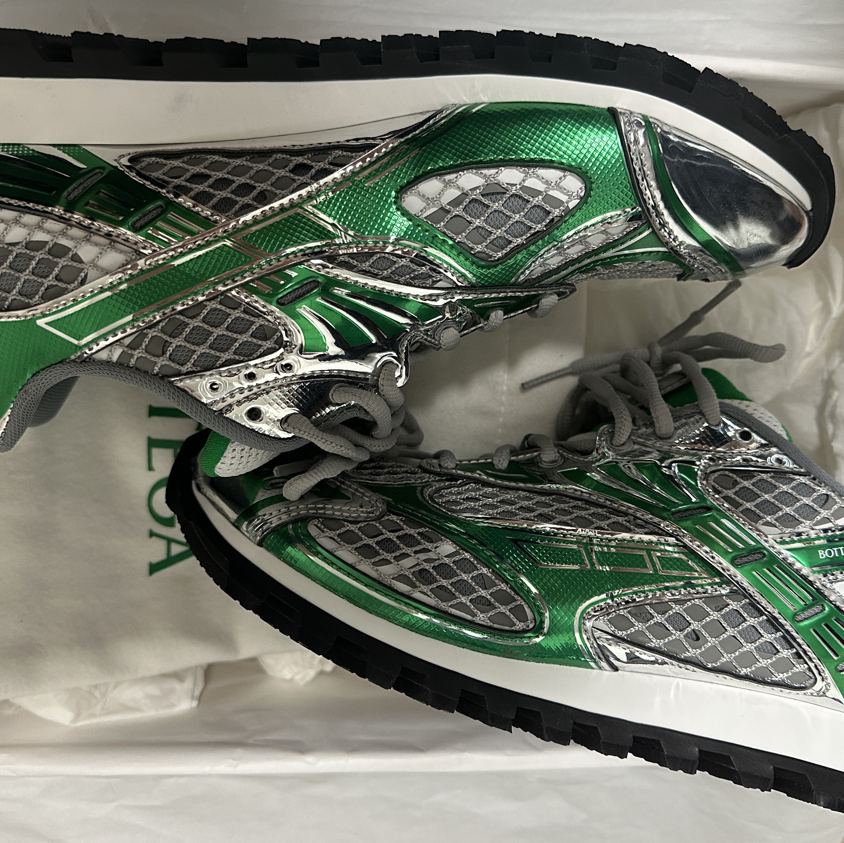 Bottega Veneta Orbit Sneaker Silver Parakeet, (W) Bottega Veneta Orbit Sneaker Silver Parakeet 착용 스타일 - 3