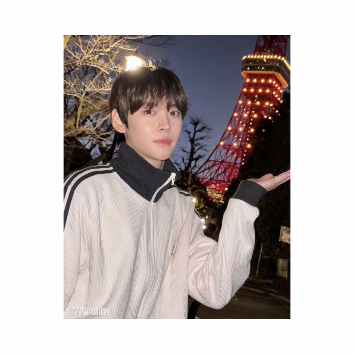 Adidas Adicolor Classic Waffle Beckenbauer Track Jacket Wonder White - US Sizing, Adidas Adicolor Classic Waffle Beckenbauer Track Jacket Wonder White - KR Sizing 착용 스타일 - 2