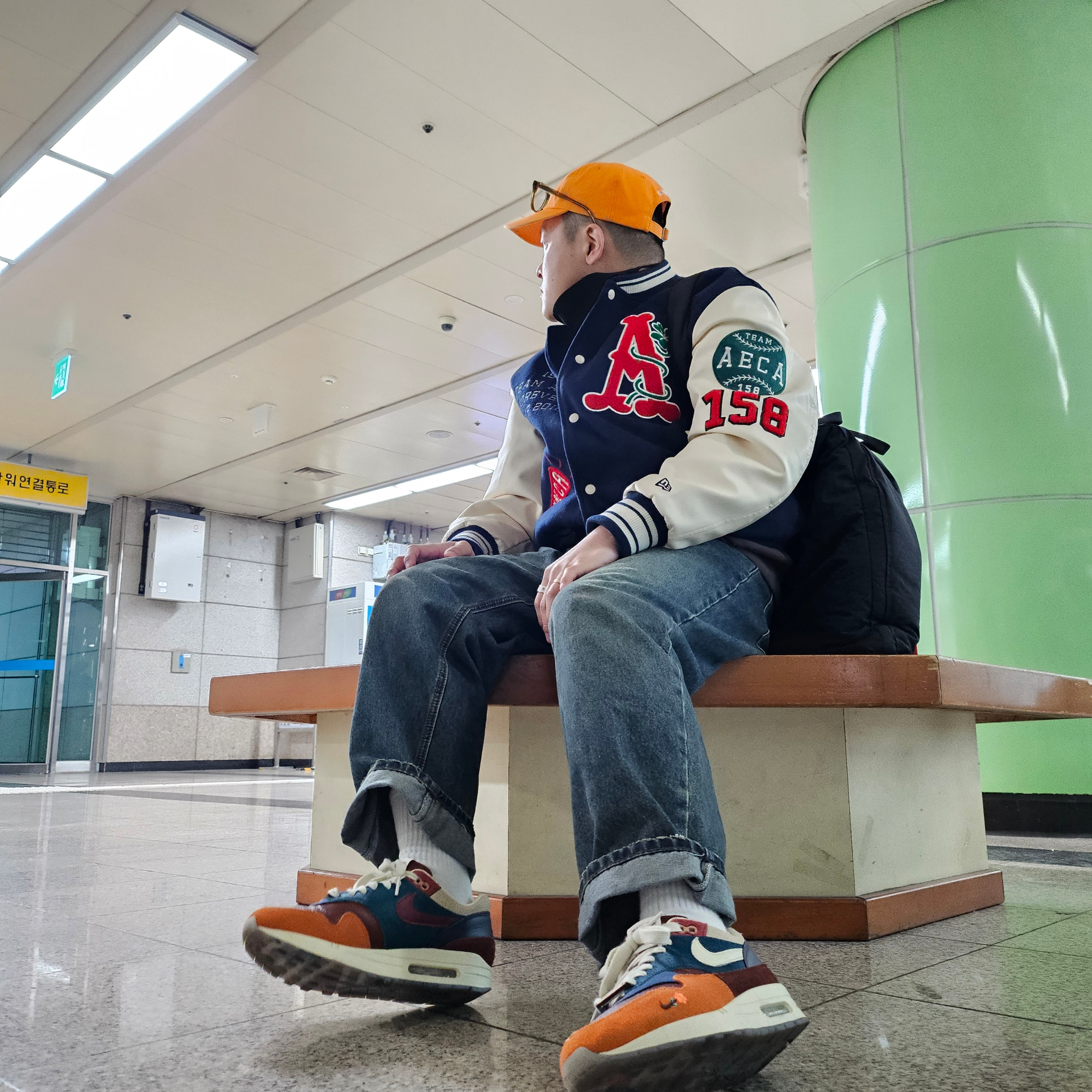 Supreme Pigment Canvas S Logo 6-Panel Orange - 23SS, New Era x Aeca White Varsity Jacket Navy 착용 스타일 - 1