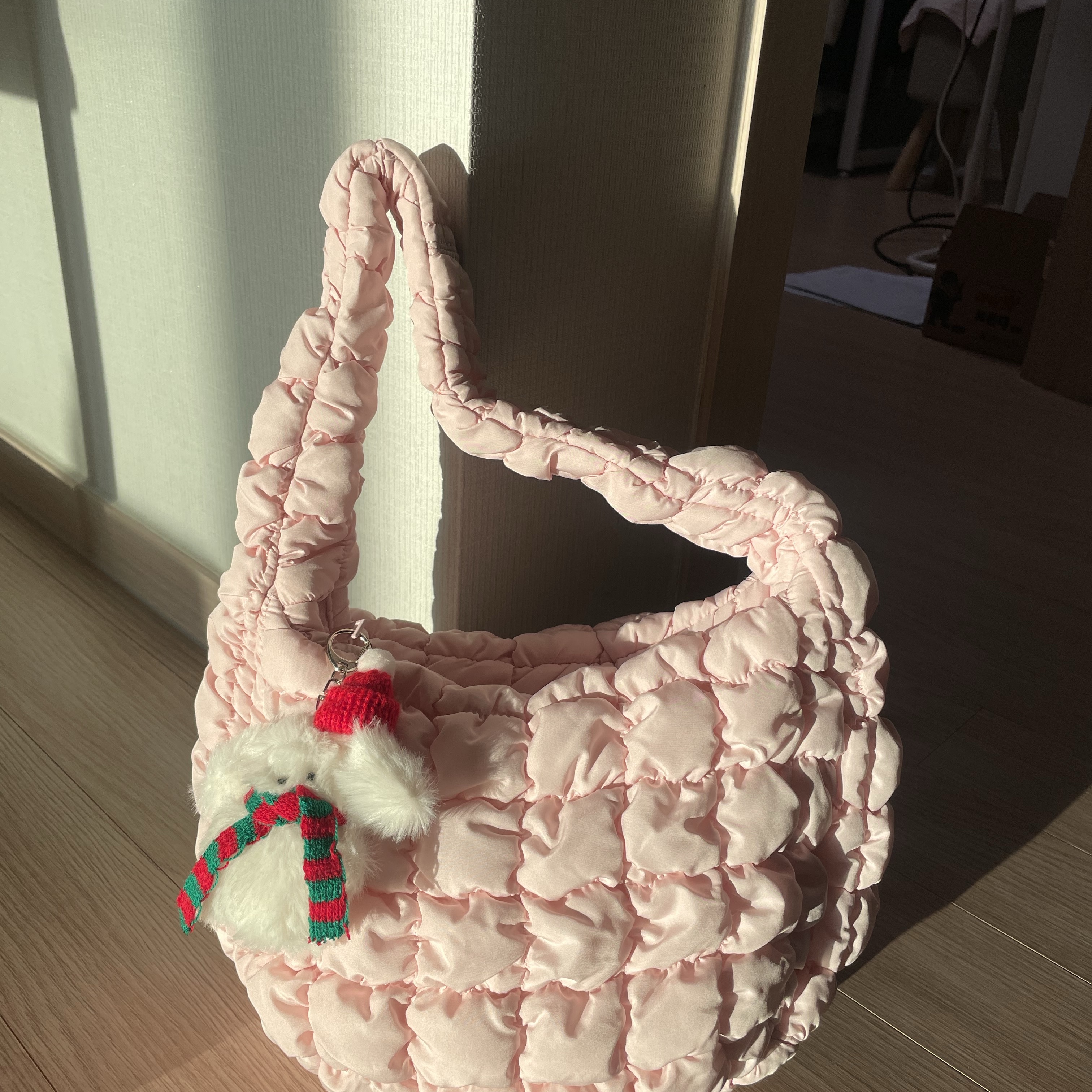 COS Quilted Mini Bag Pink 착용 스타일