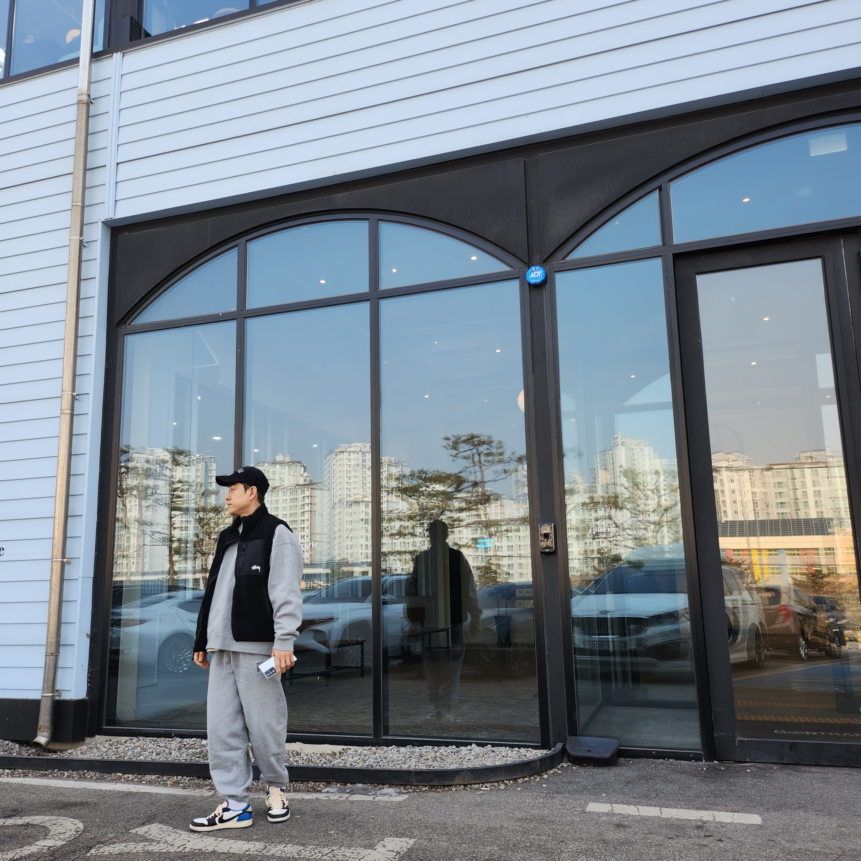 Supreme x Nike Arc Corduroy 6-Panel Black - 22SS, Nike x Stussy NRG Fleece Pants Dark Grey Heather (DO9340-063) 착용 스타일 - 3