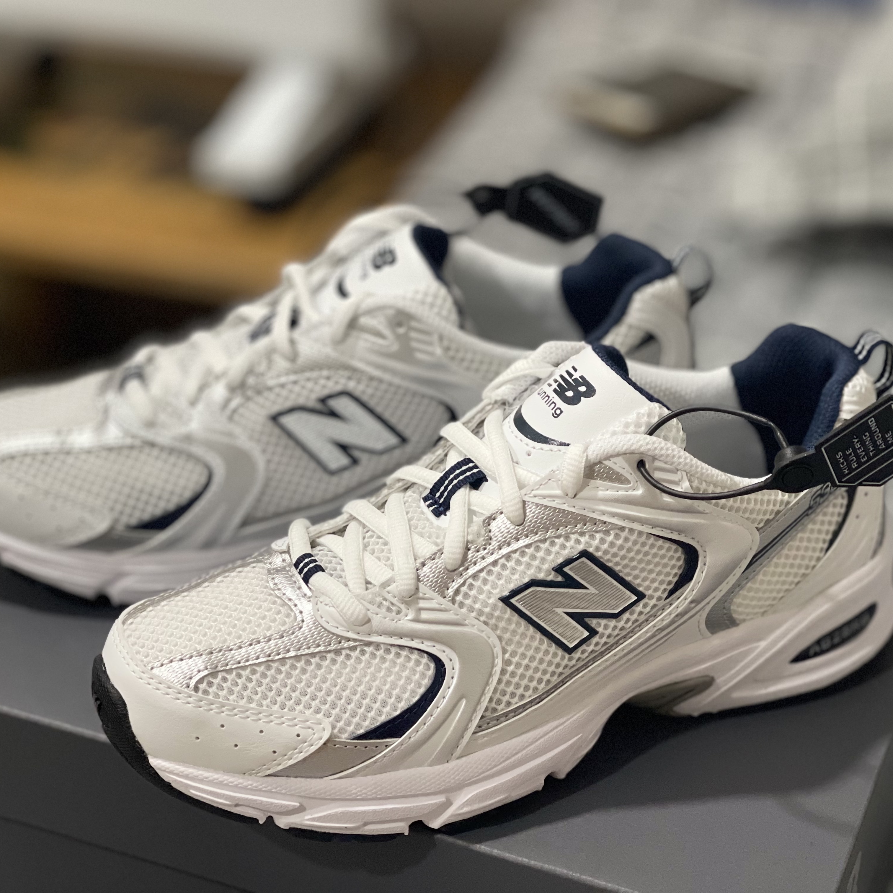 New Balance 530 White 착용 스타일