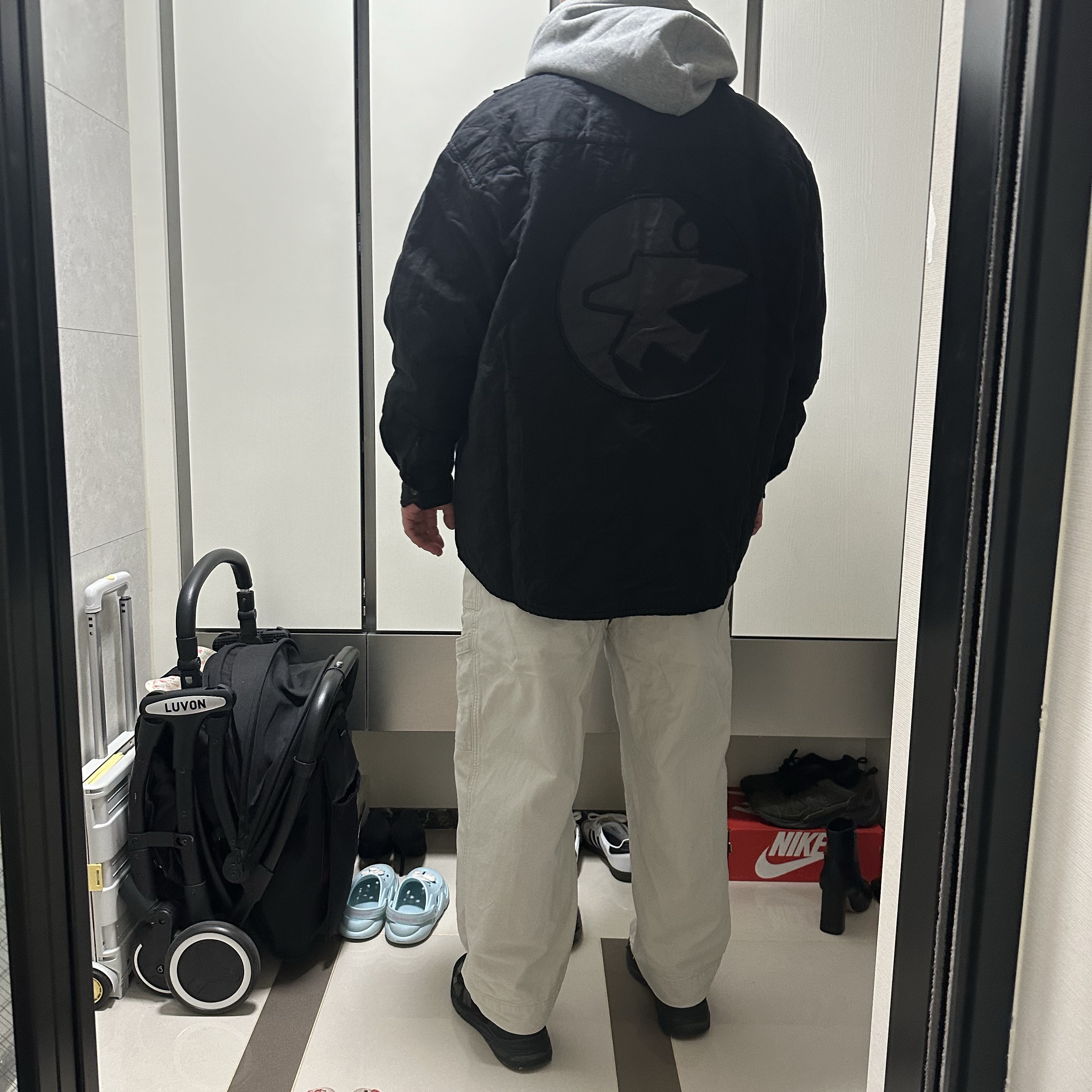 Stussy x Our Legacy Work Shop Borrowed Jacket Overdyed Black Linen 착용 스타일