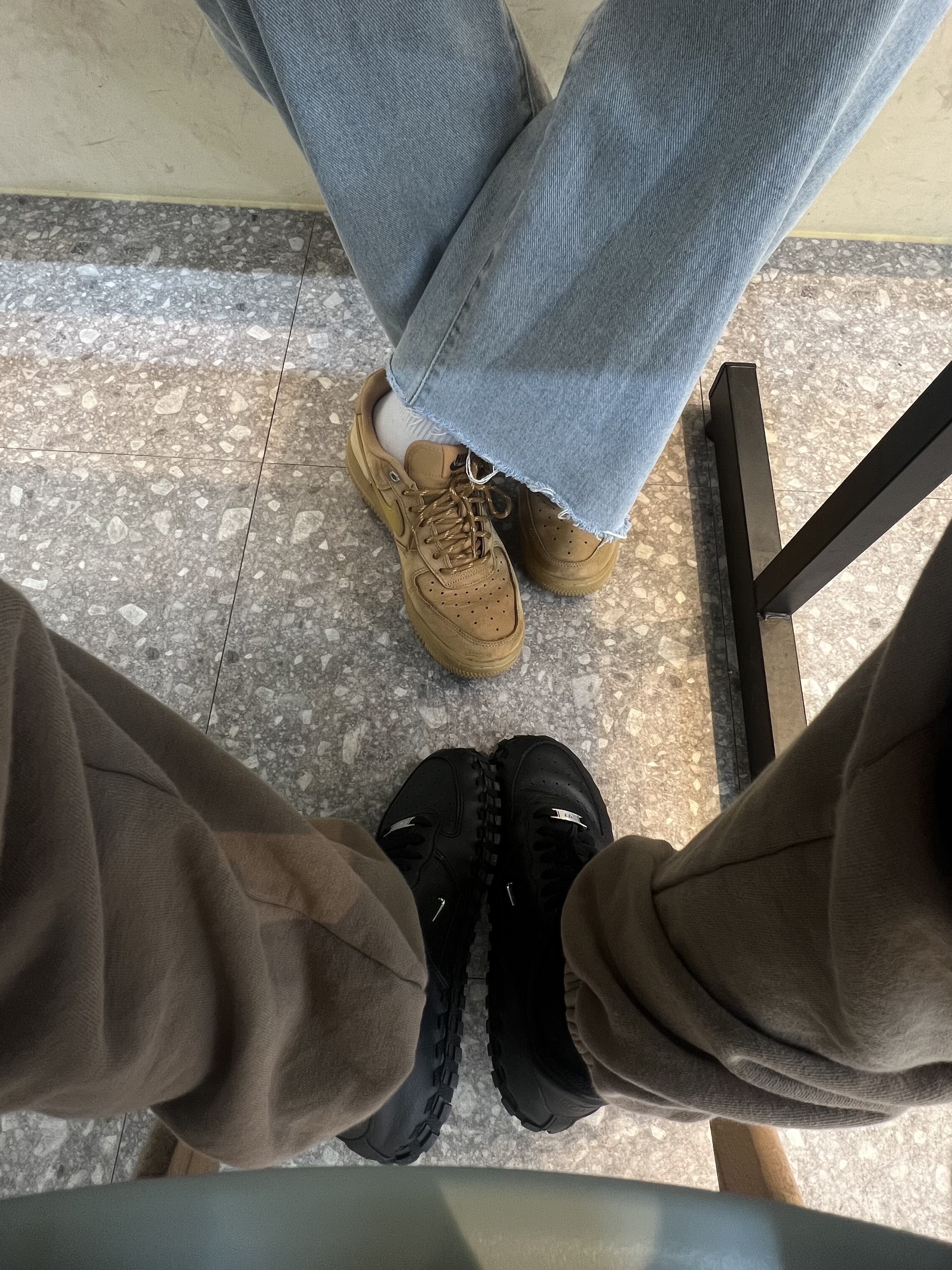 Nike x Jacquemus J Force 1 Low LX SP Black, Nike Air Force 1 '07 WB Flax 착용 스타일 - 1