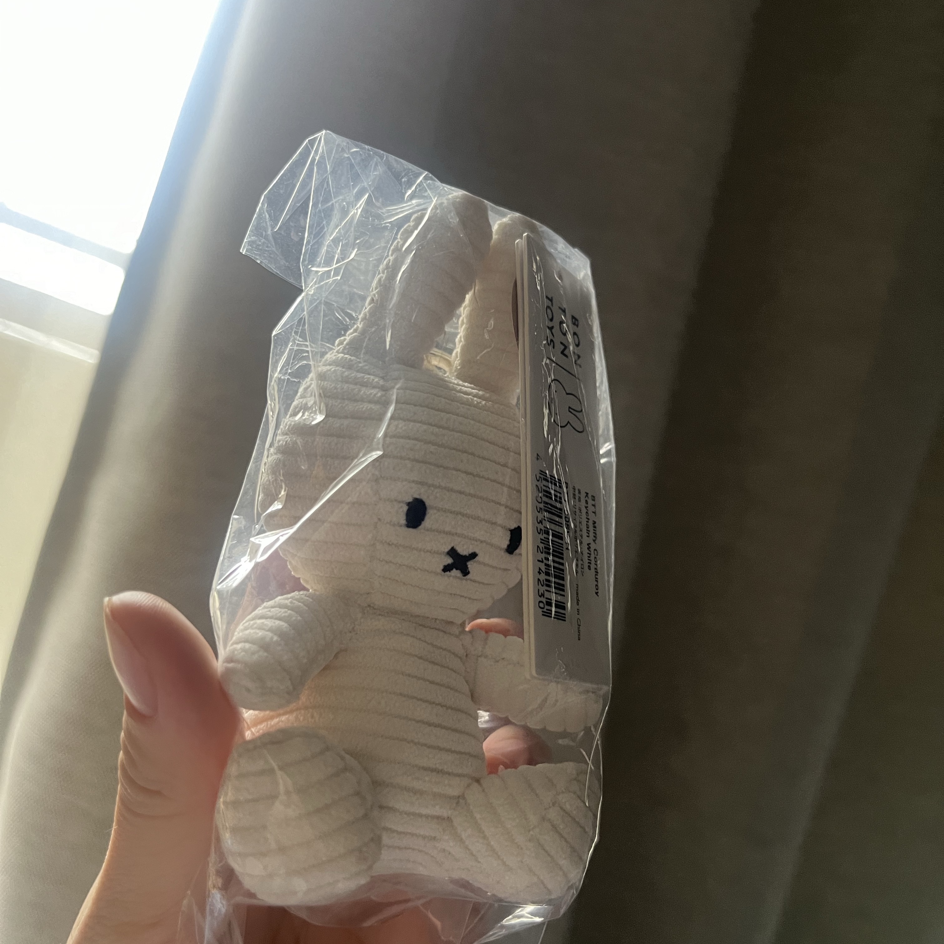 Miffy x Bon Ton Toys Miffy Keychain Corduroy Off White 착용 스타일