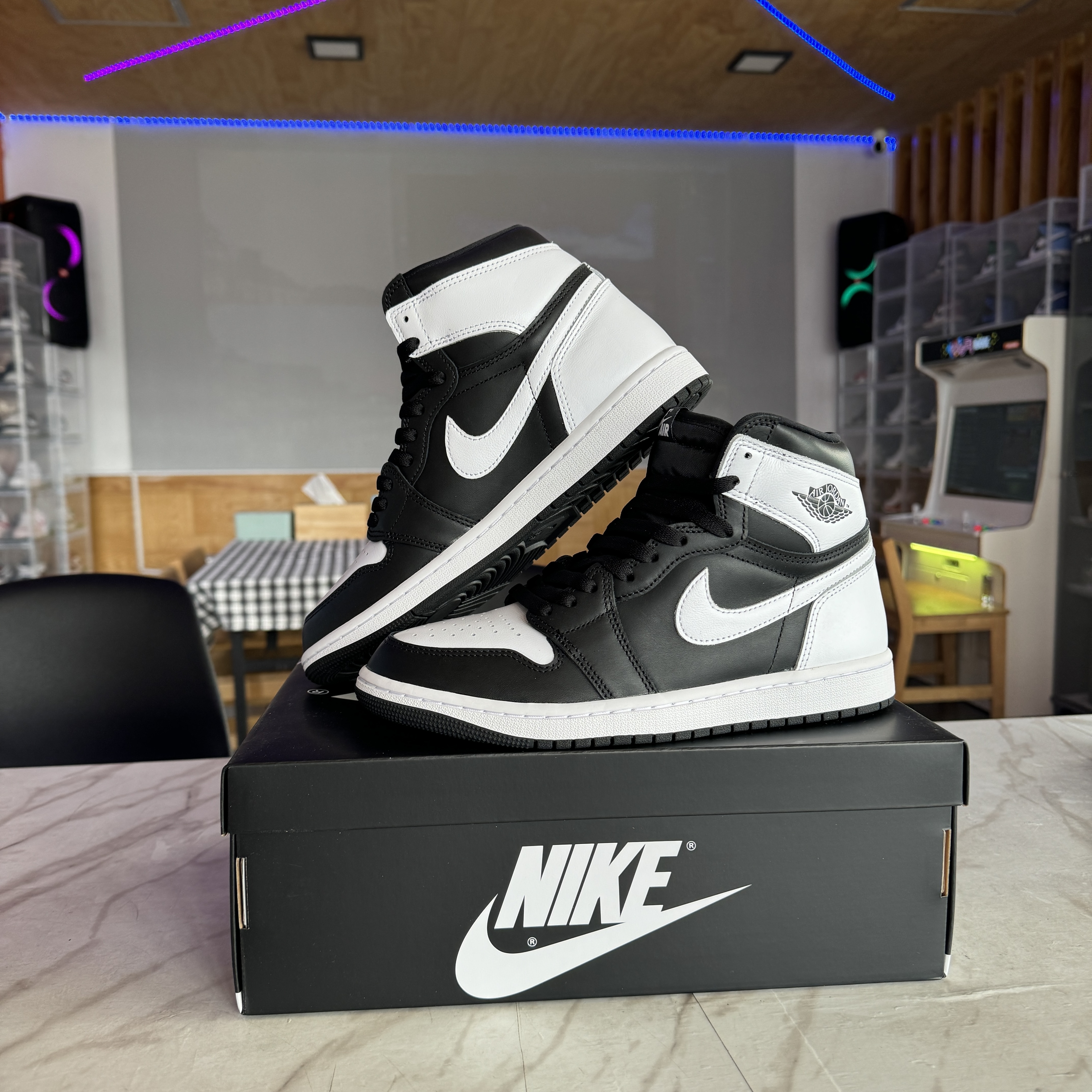 Jordan 1 Retro High OG Black White 착용 스타일 - 2