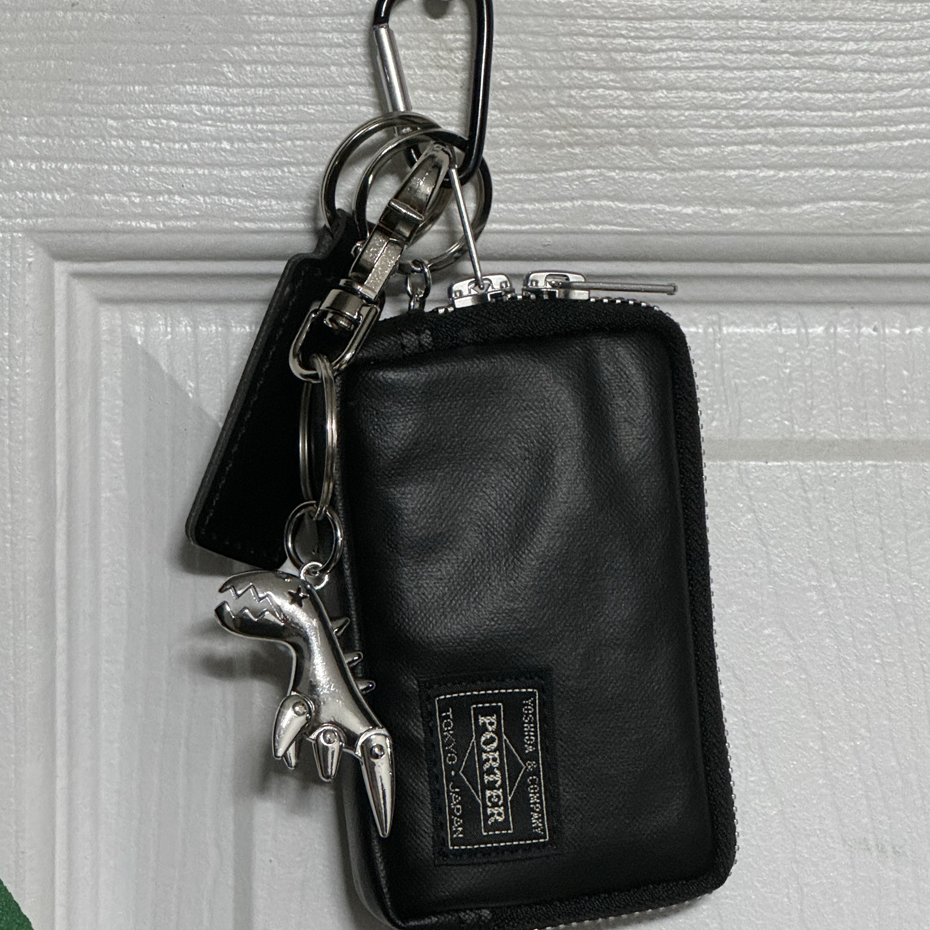 Porter Freestyle Multi Coin Case Black 착용 스타일 - 1