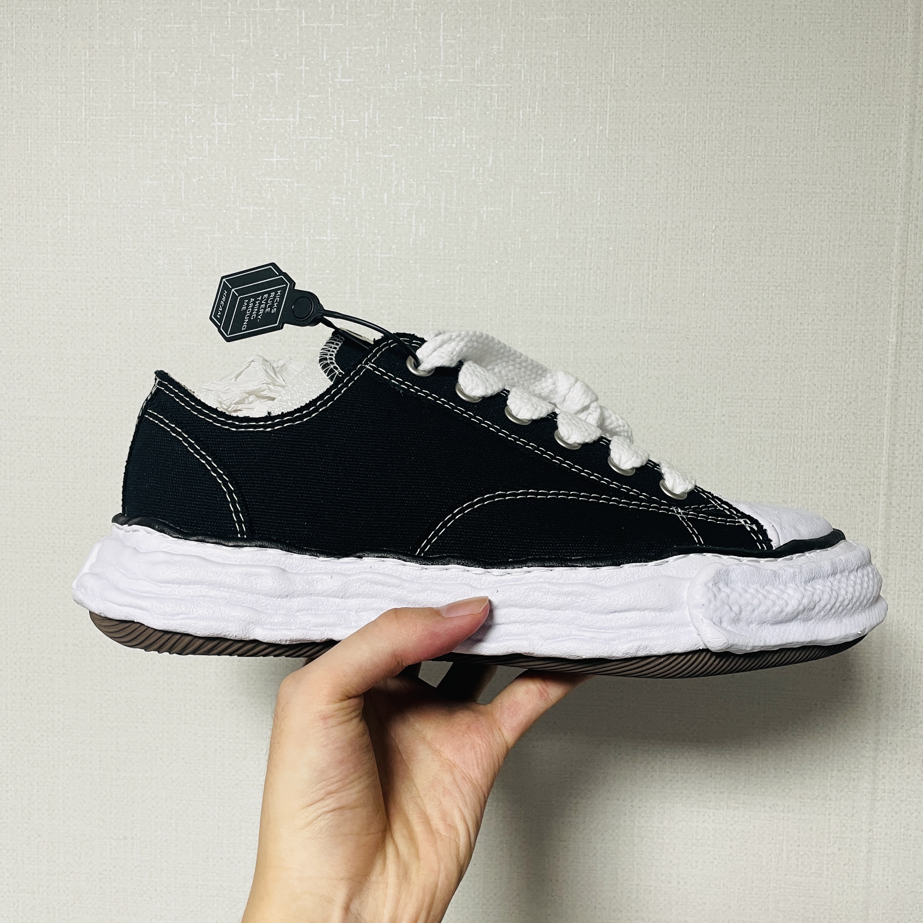 Maison Mihara Yasuhiro Peterson23 OG Sole Canvas Low-top Sneakers Black 착용 스타일 - 2
