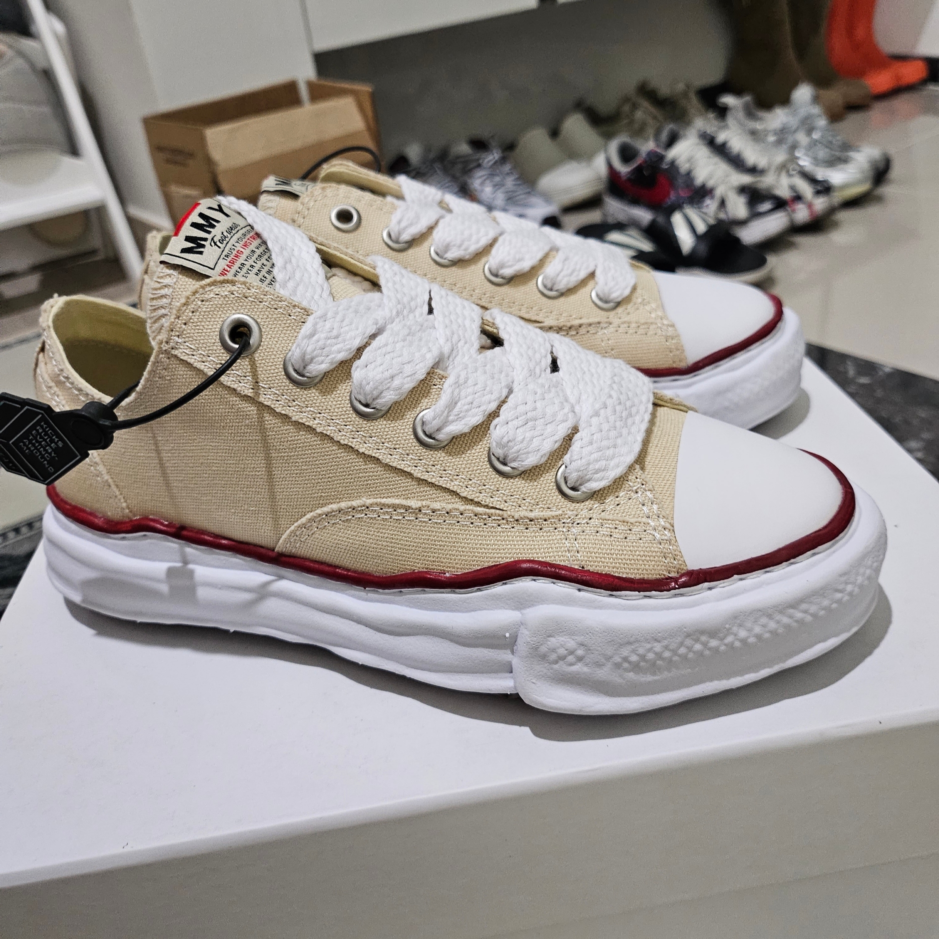 Maison Mihara Yasuhiro Peterson OG Sole Canvas Low-top Sneakers Natural 착용 스타일