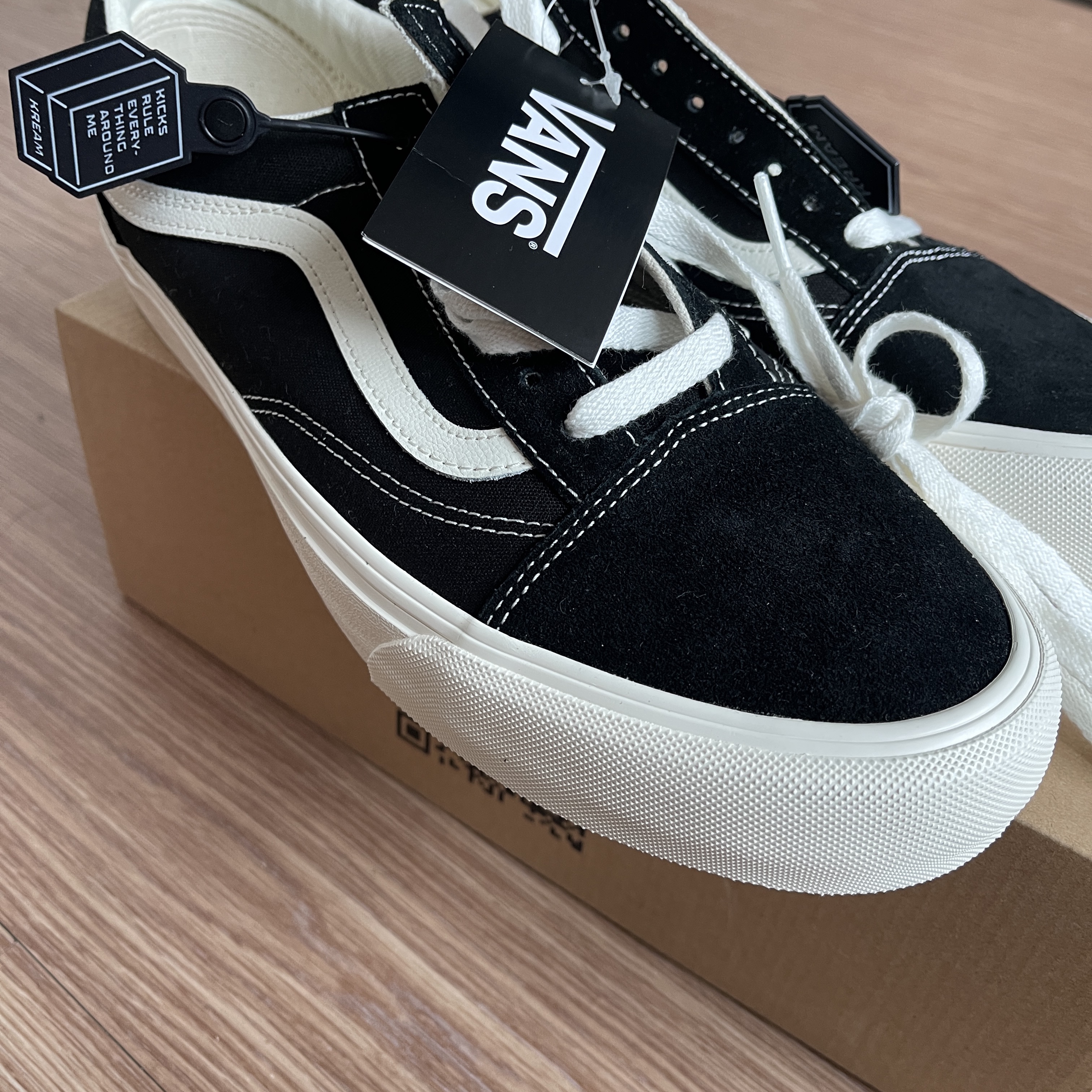 Vans Old Skool VR3 Black Marshmallow 착용 스타일
