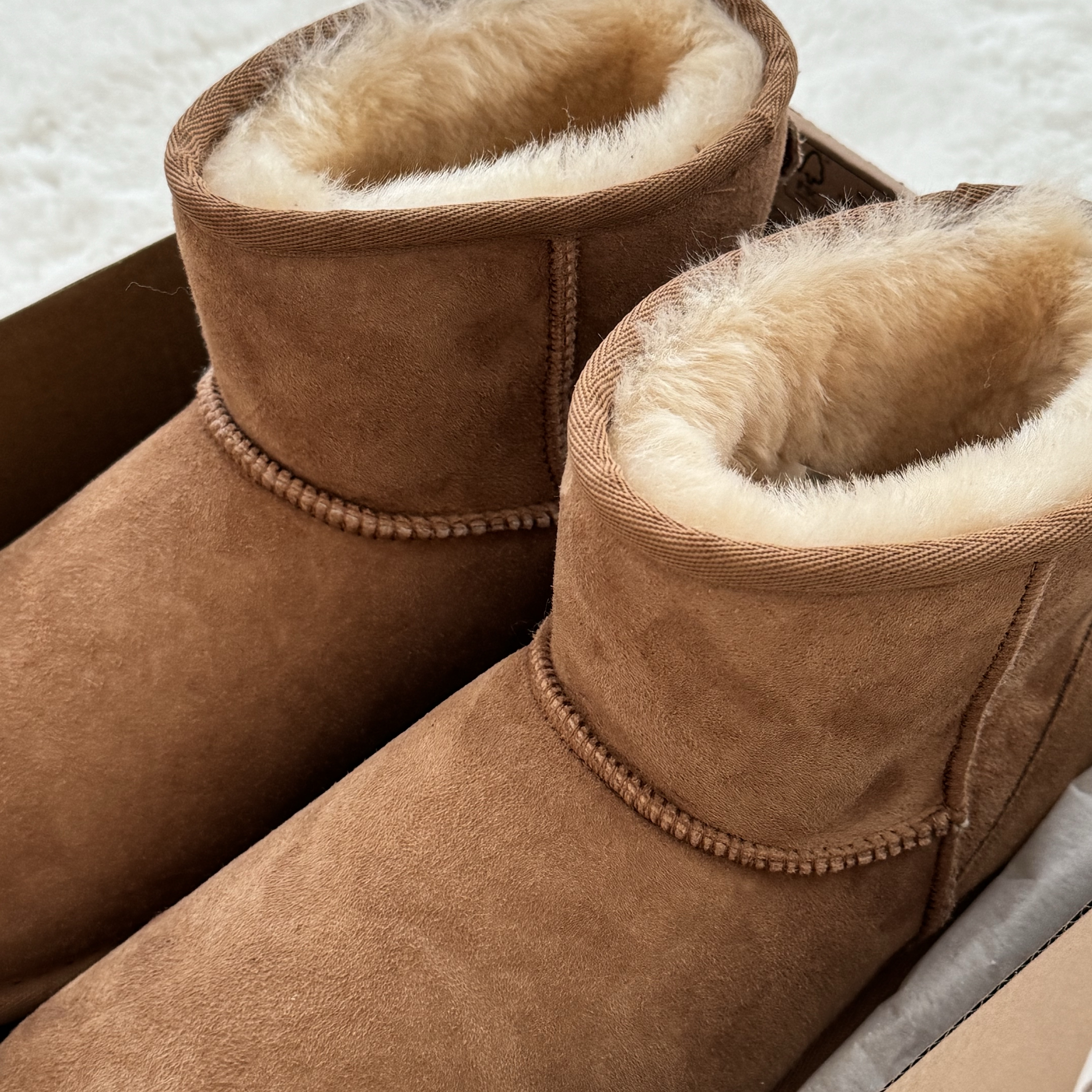 (W) UGG Classic Mini II Boots Chestnut 착용 스타일 - 1