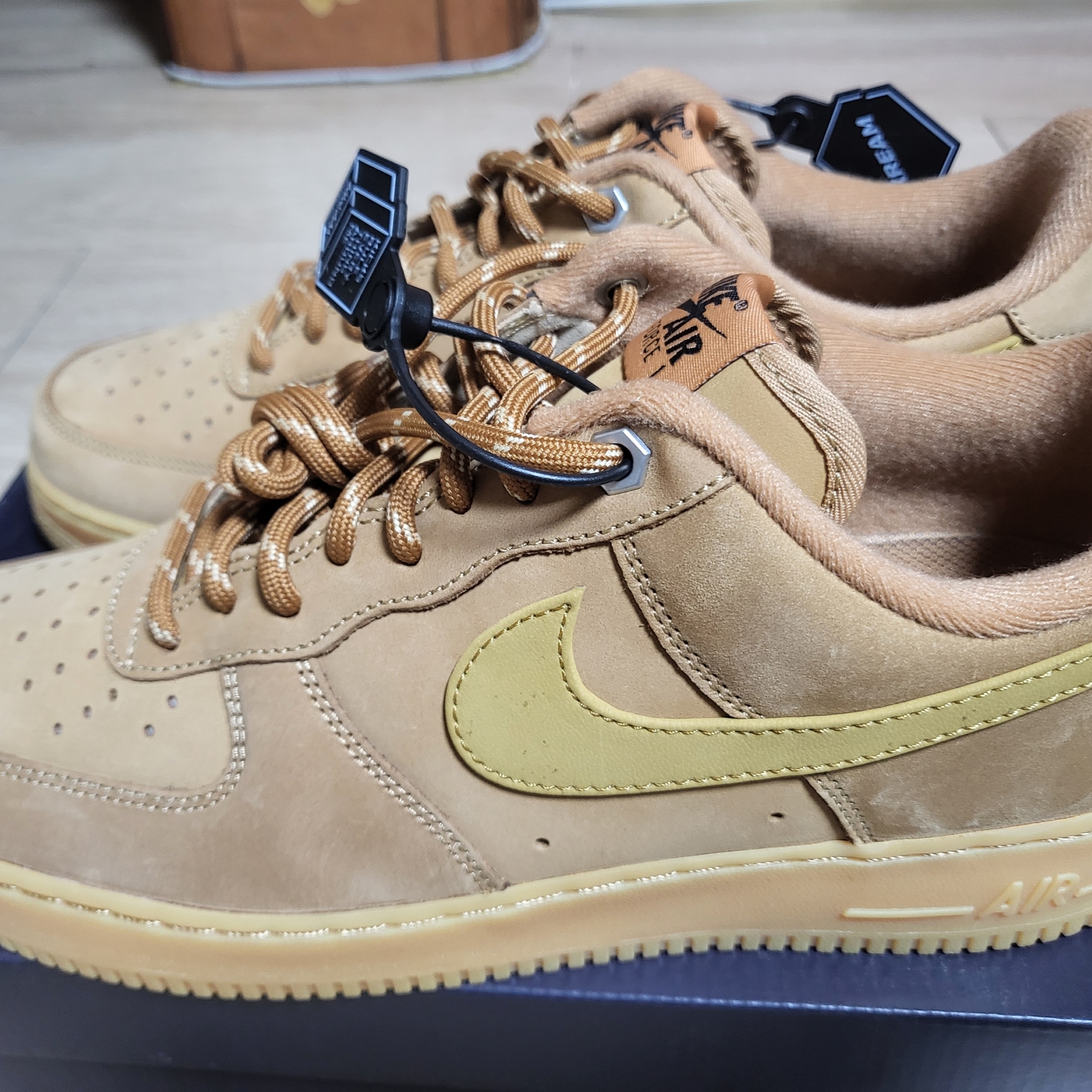Nike Air Force 1 '07 WB Flax 착용 스타일 - 1