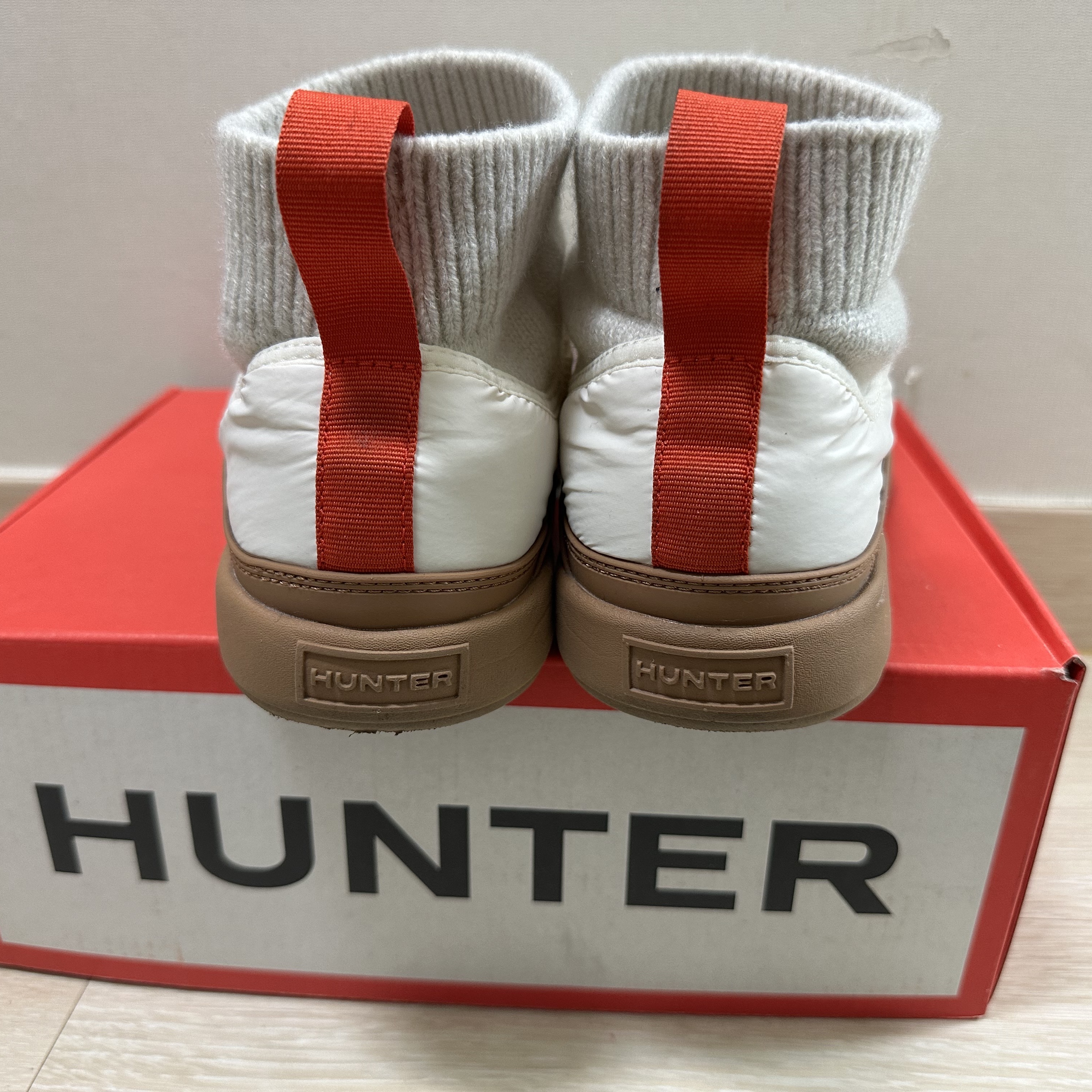 (W) Hunter In Out Puffer Knit Cuff Boots White Willow 착용 스타일 - 3