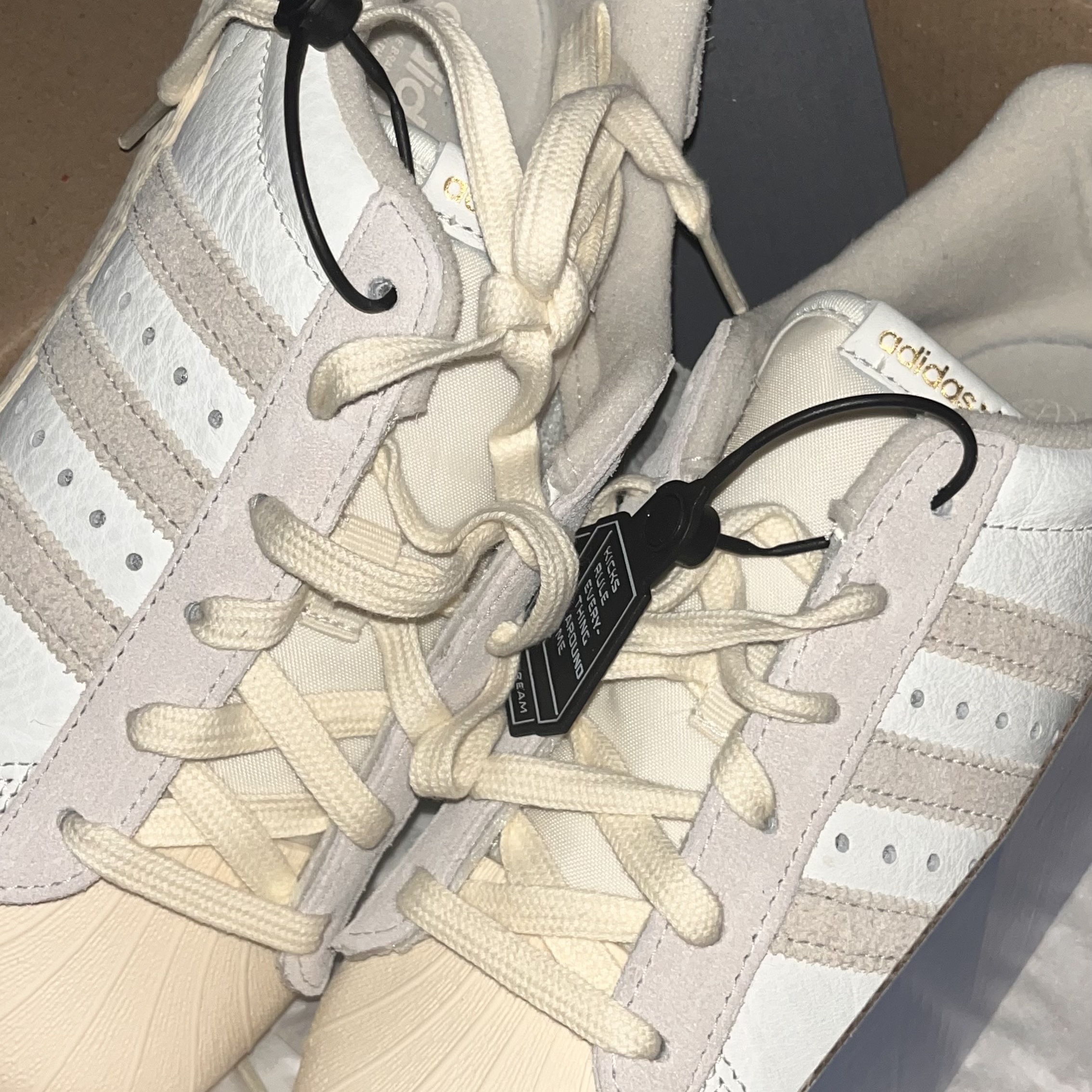 Adidas Superstar 82 White Aluminum 착용 스타일