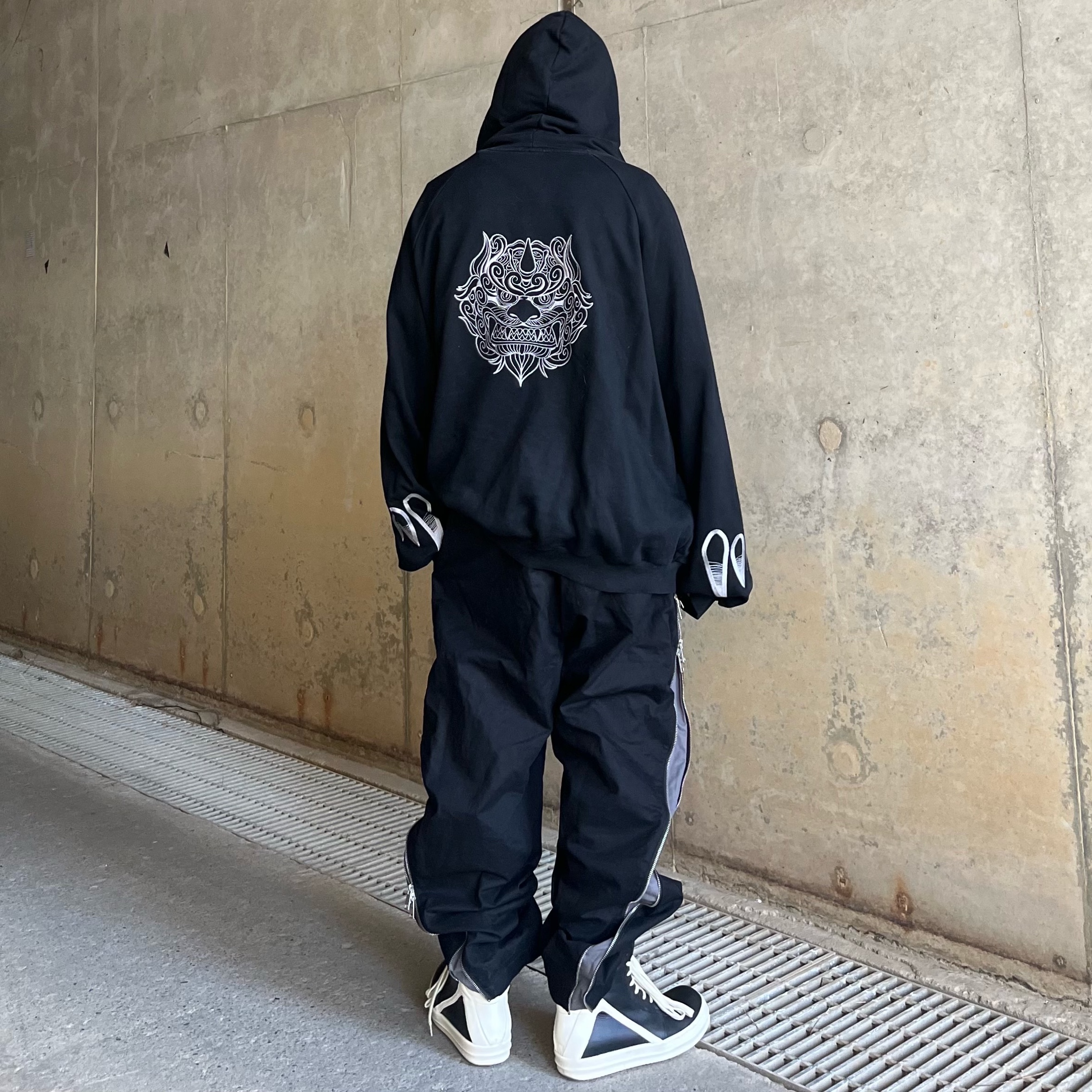 Rick Owens Geobasket Full Grain Calf Leather Strobe Sneakers Black Milk White 착용 스타일 - 2