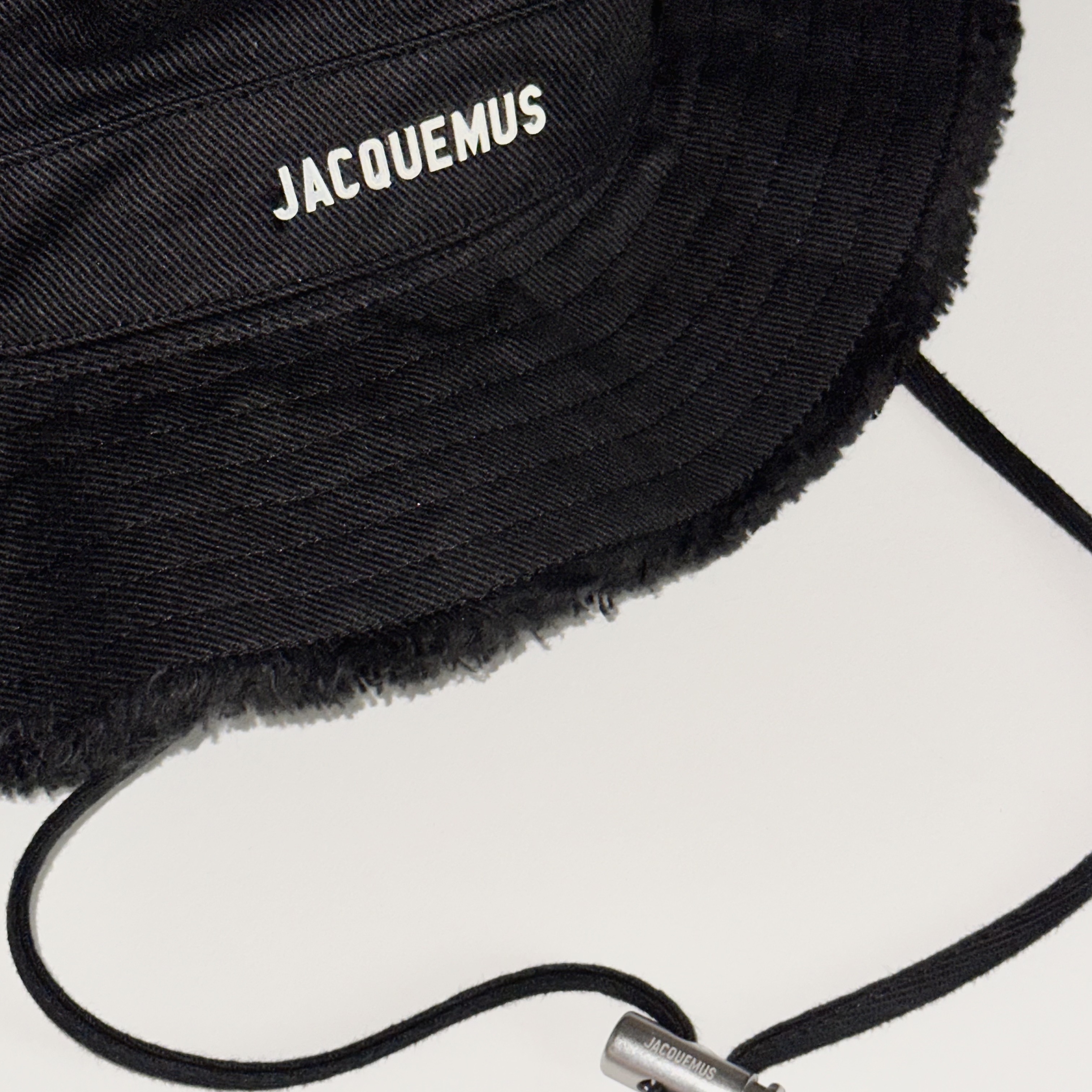 Jacquemus Le Bob Artichaut Bucket Hat Black 착용 스타일