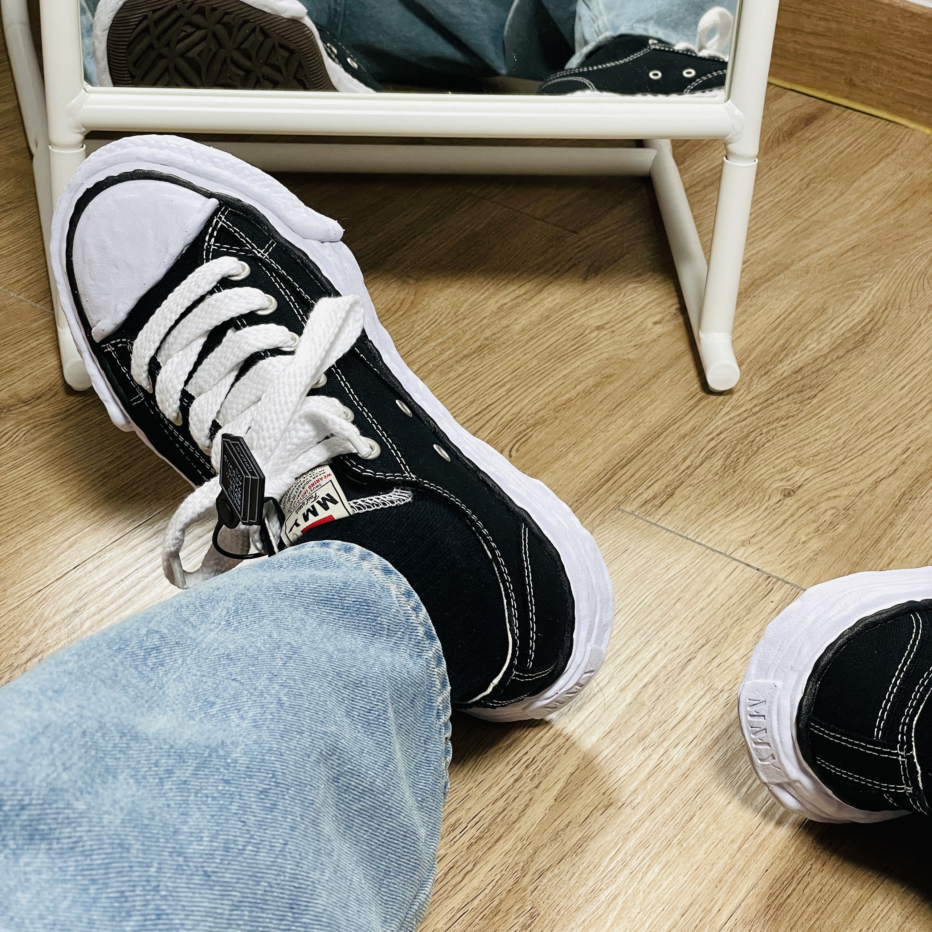 Maison Mihara Yasuhiro Peterson23 OG Sole Canvas Low-top Sneakers Black 착용 스타일 - 5
