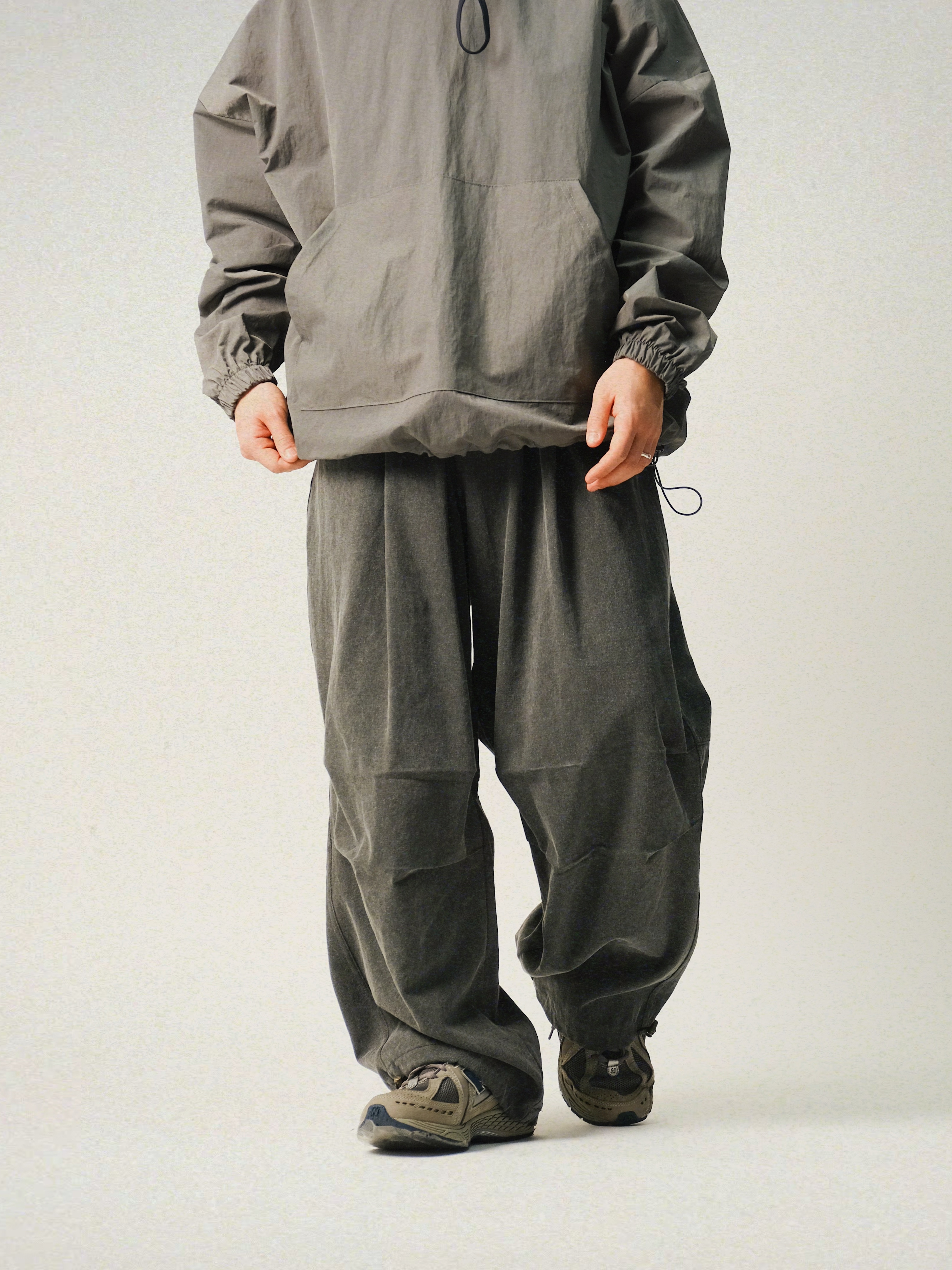 New Balance 1906R Charcoal Grey 착용 스타일 - 4