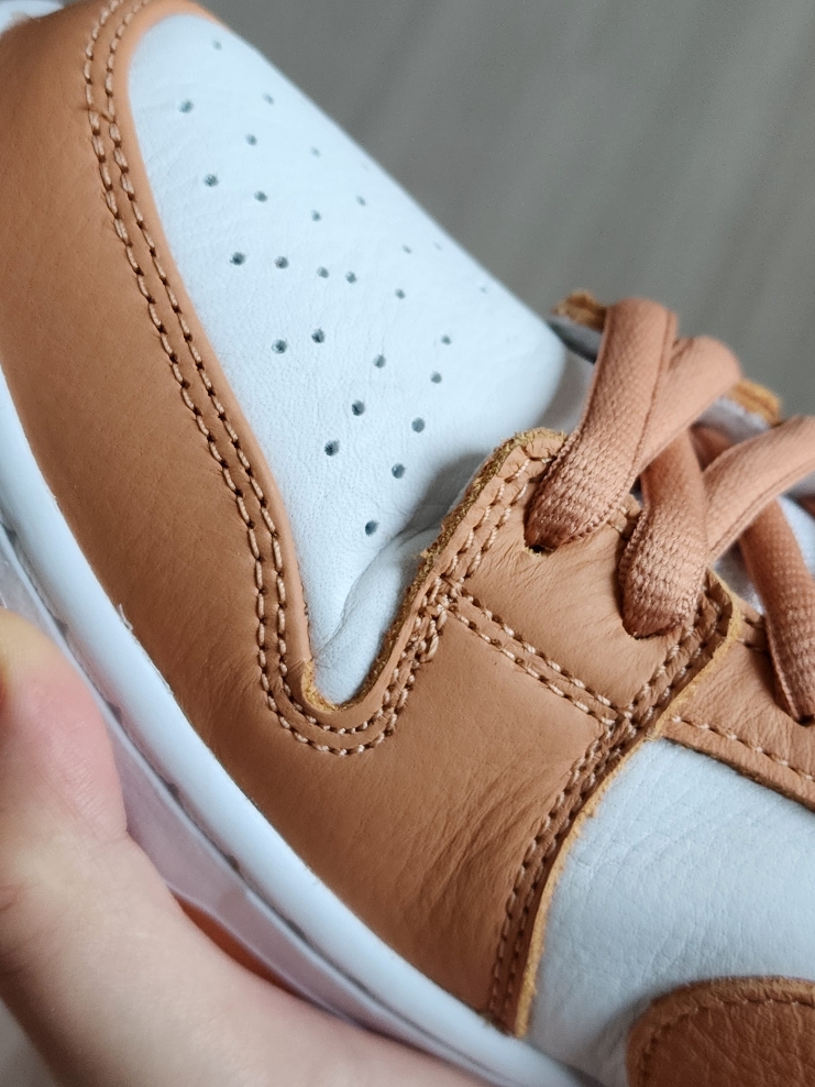 Nike SB Dunk Low Pro Light Cognac 착용 스타일 - 2